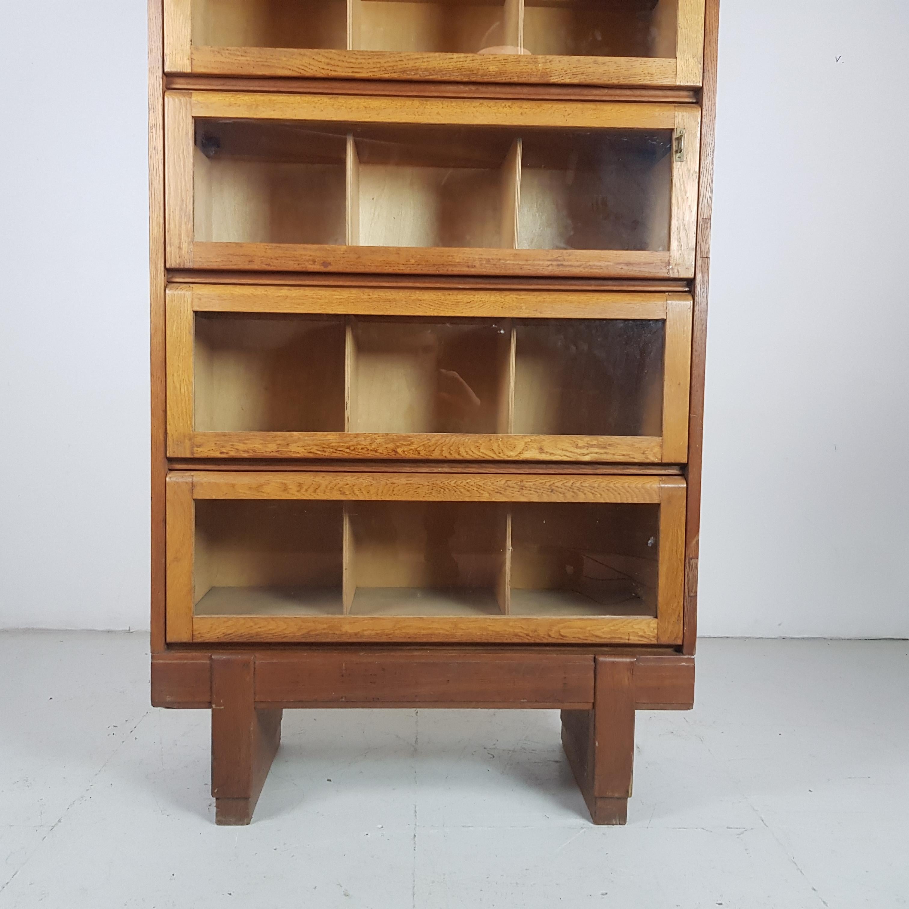 Vintage Midcentury British Staverton Glass Fronted Bookcase Cabinet In Good Condition For Sale In Lewes, East Sussex
