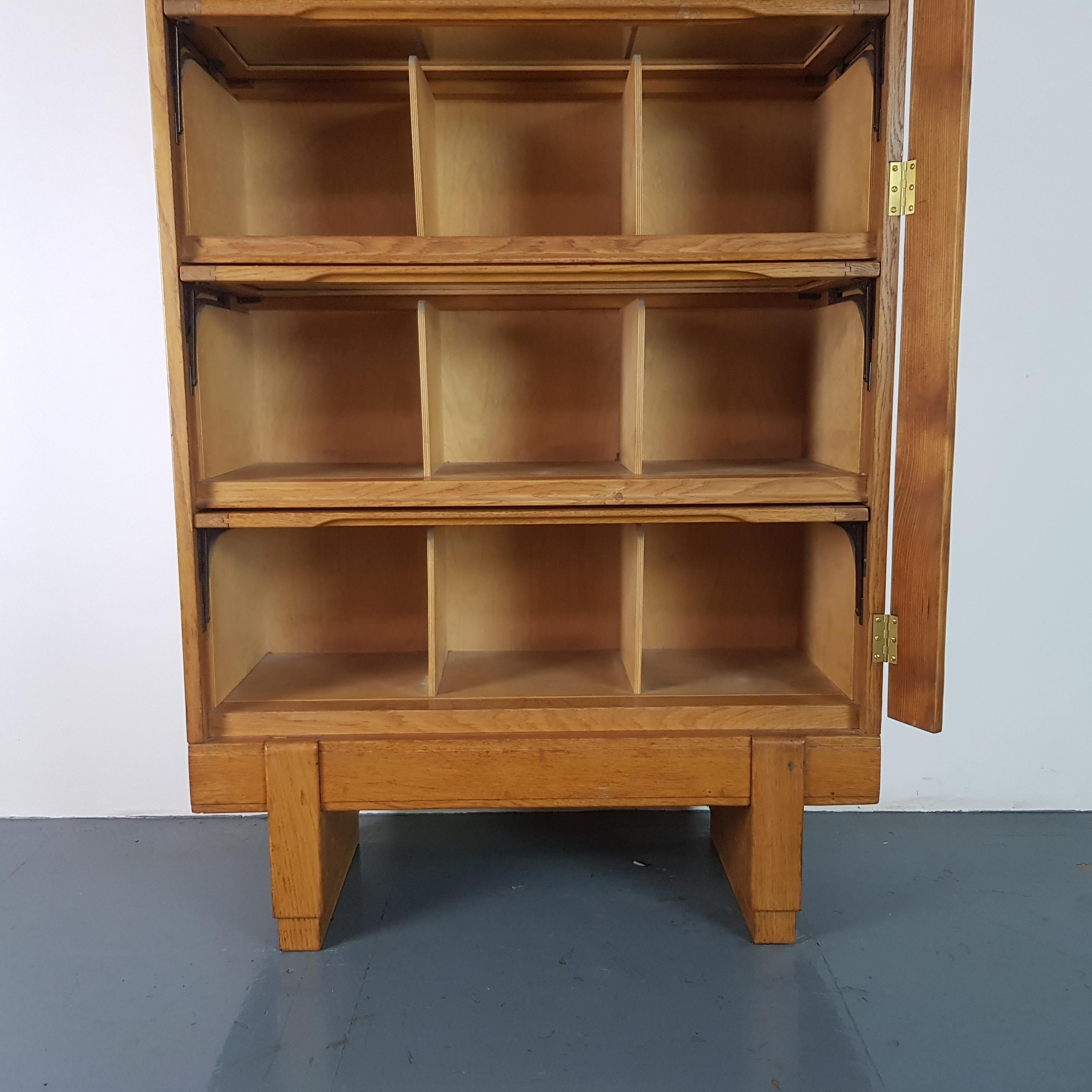 Oak Vintage Midcentury British Staverton Glass Fronted Bookcase Cabinet