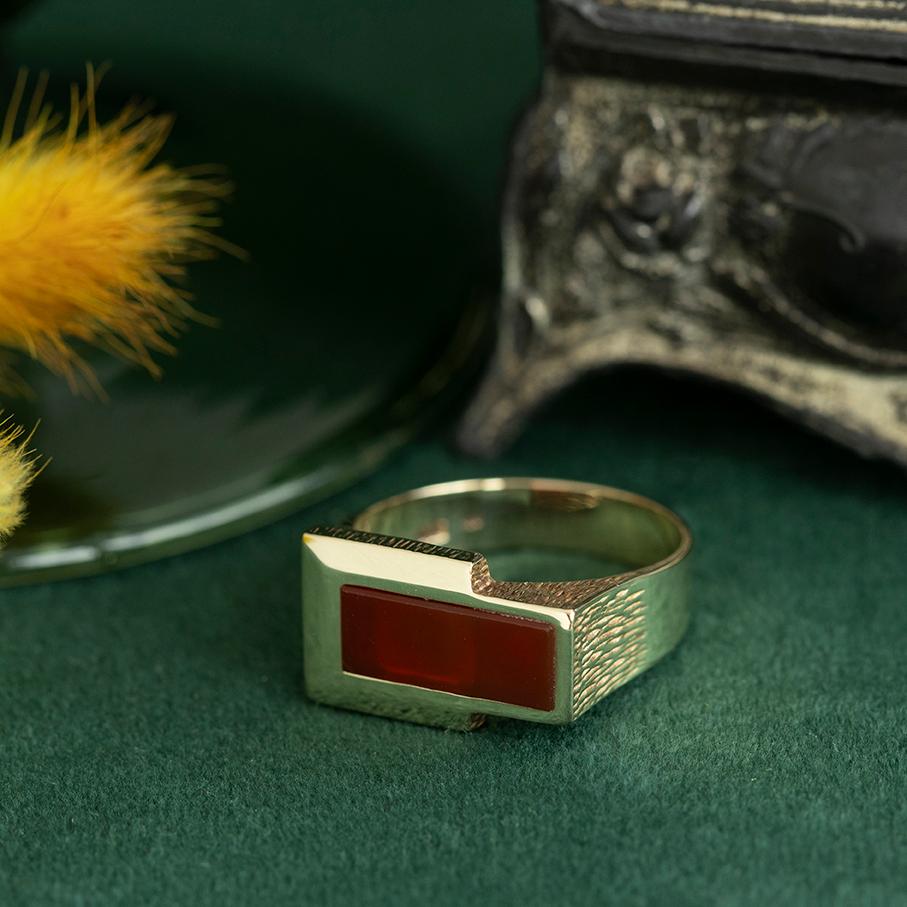 Vintage MidCentury Carnelian Signet Ring, Brutalist Statement 14K Yellow 1970s For Sale 1
