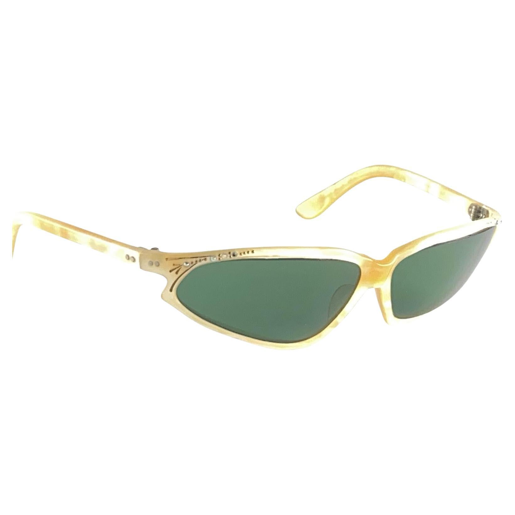 Vintage Midcentury Cat Eye Rhinestones Sunglasses 1950 Made in France For Sale