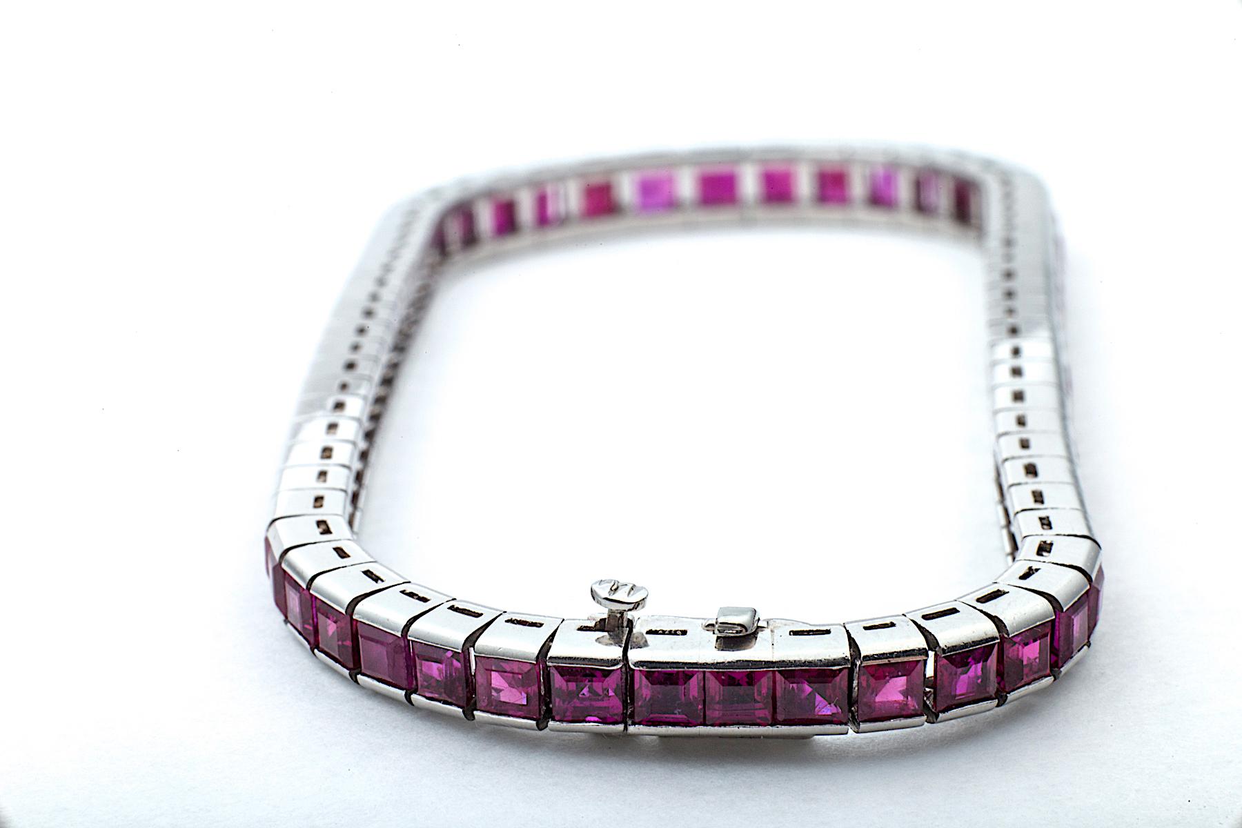Vintage Midcentury C.D. Peacock Square Cut Burmese Ruby Platinum Line Bracelet In Excellent Condition In Greenwich, CT