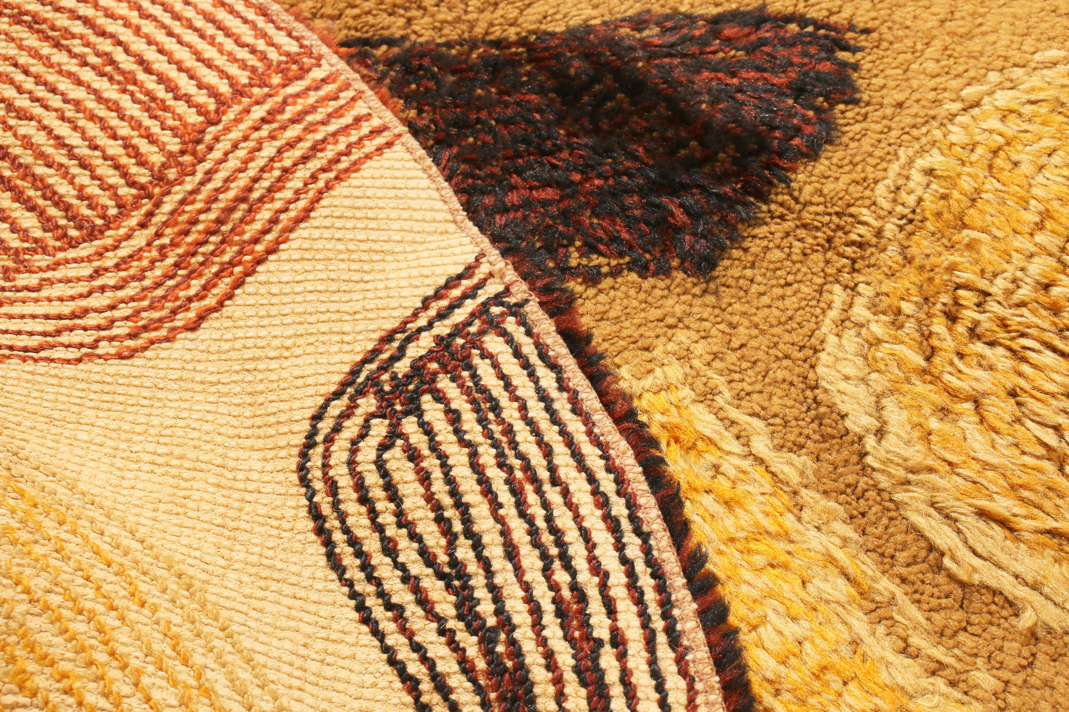 Vintage Midcentury Continental Golden Yellow Wool Circle Rug by Rug & Kilim In Good Condition For Sale In Long Island City, NY