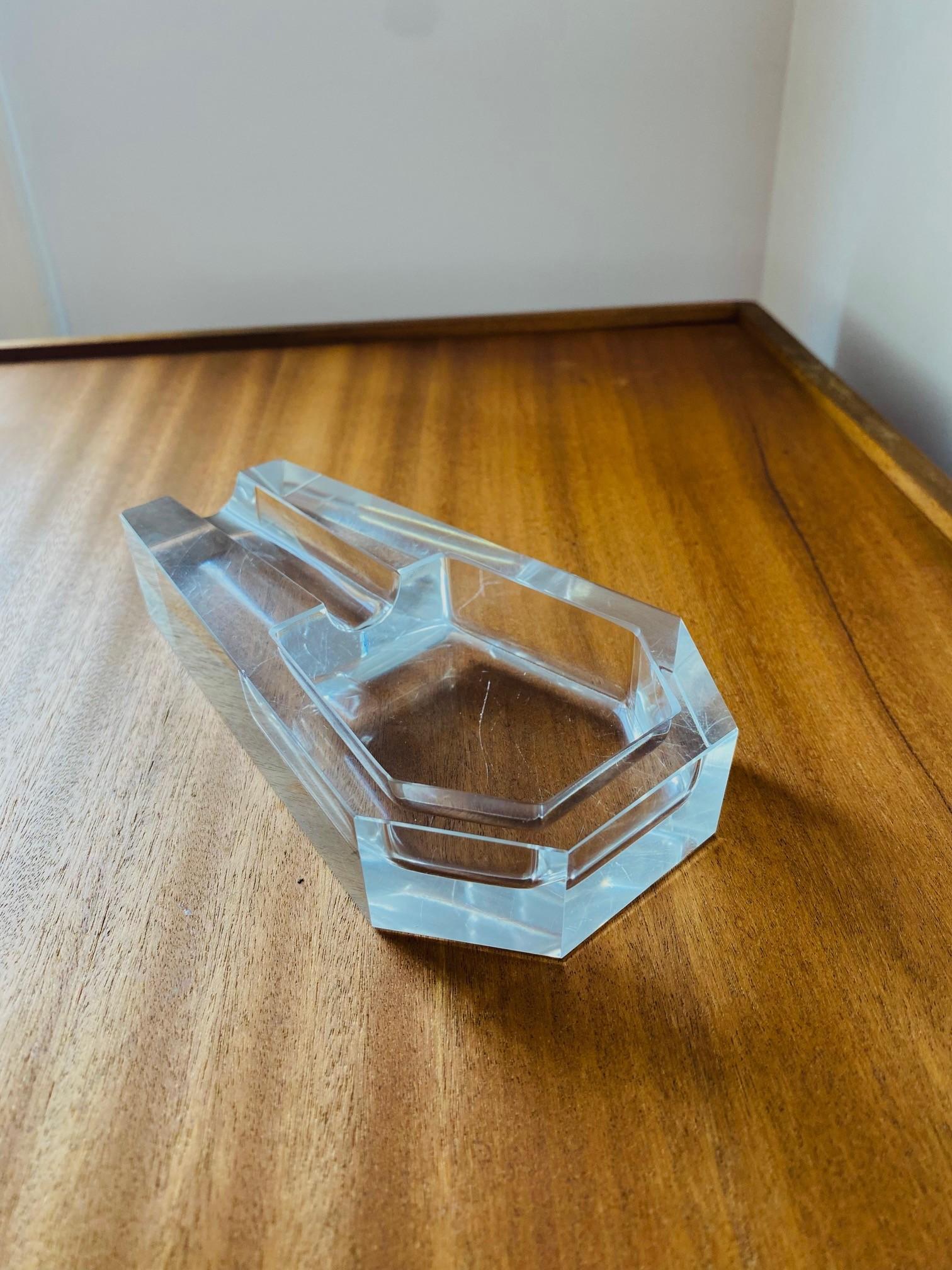 Hand-Crafted Vintage Midcentury Crystal Cigar Ashtray (France) For Sale