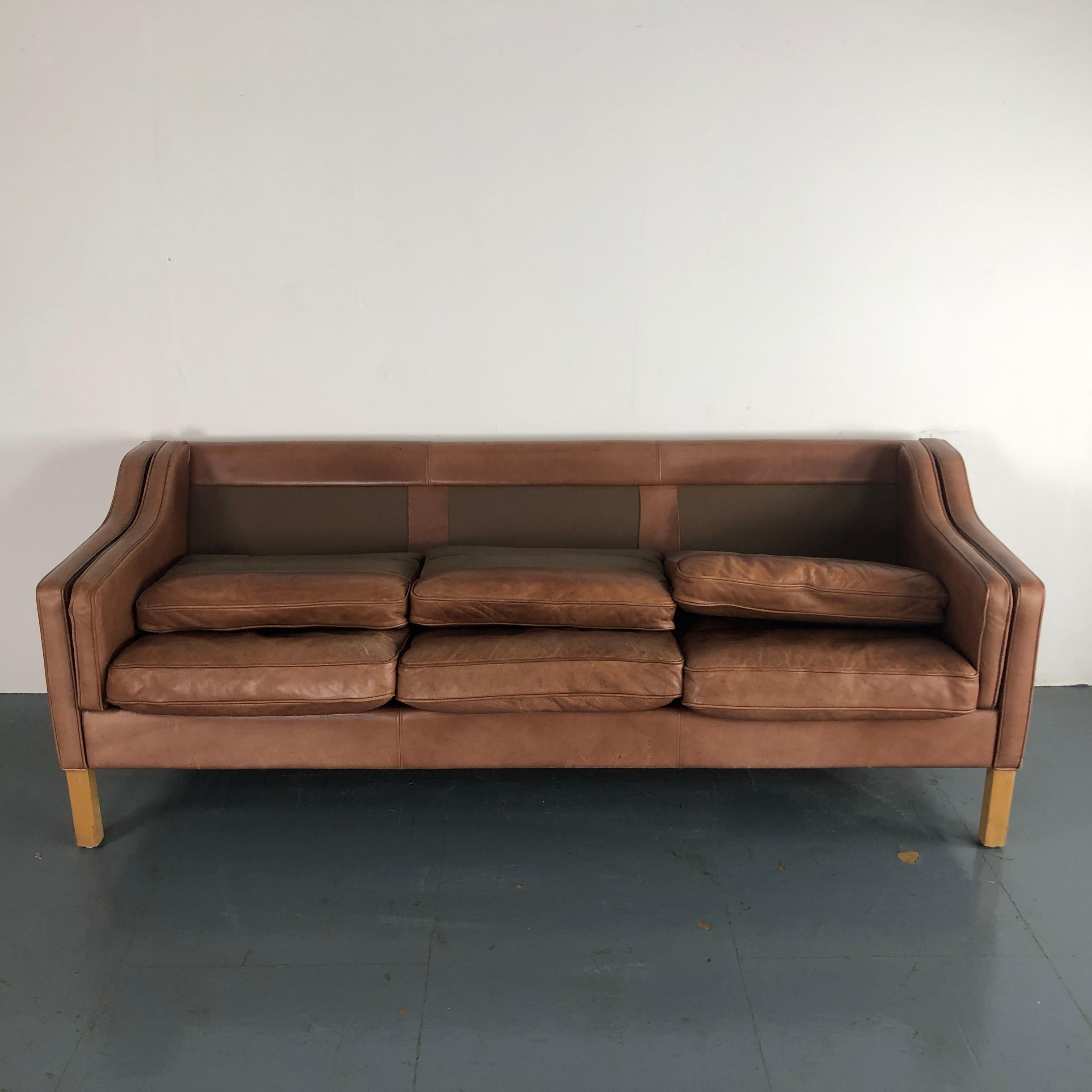 Gorgeous brown leather Mogensen style 1970s 3-seat Danish sofa.

Detachable seat cushions. Wooden legs.

Approx dimensions:

Width 210cm

Height 76cm

Depth 79cm

Seat height 49cm.

In good vintage condition; some age-related wear,
