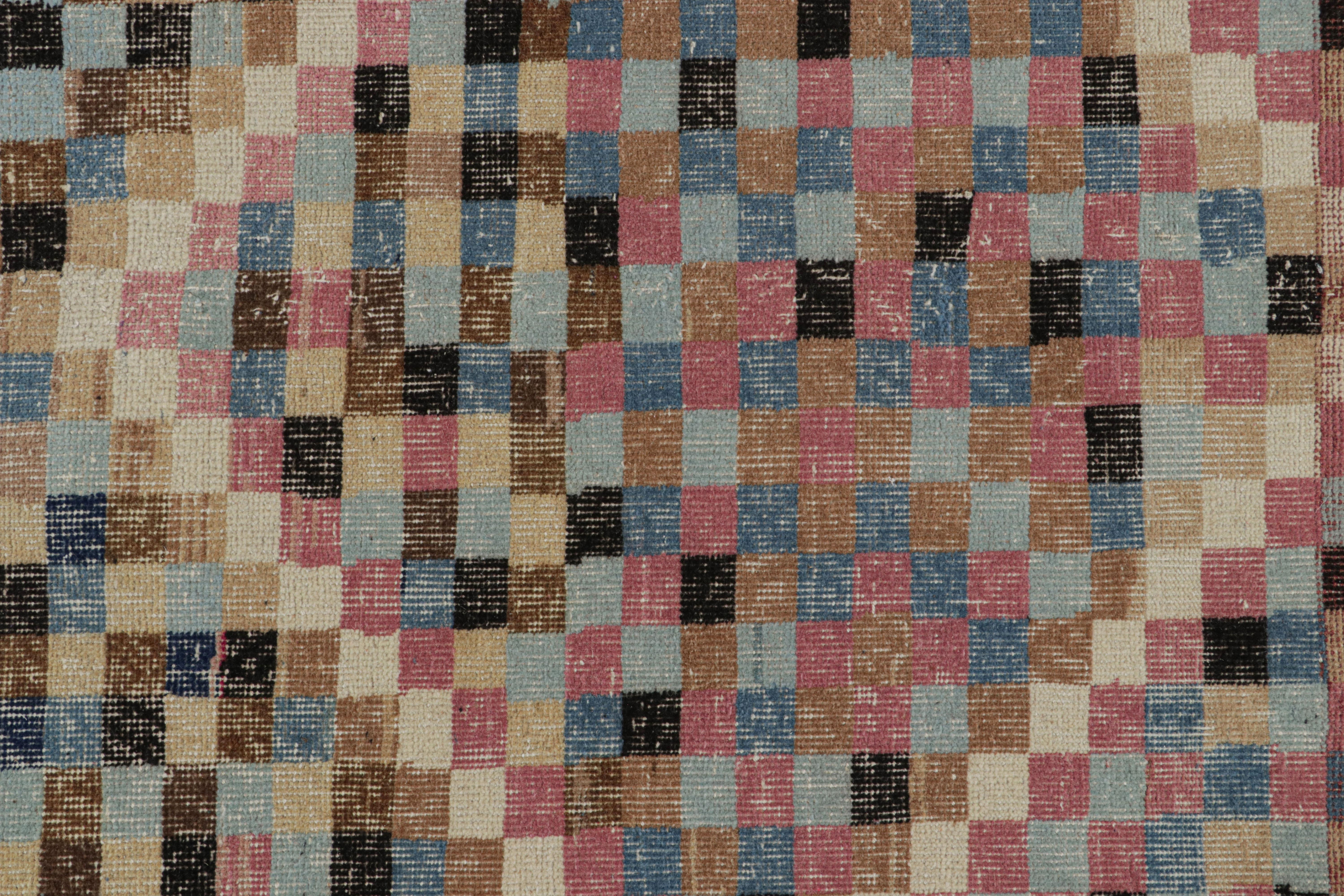 Alfombra vintage de lana rosa y azul con diseño de diamantes de Rug & Kilim Moderno de mediados de siglo en venta