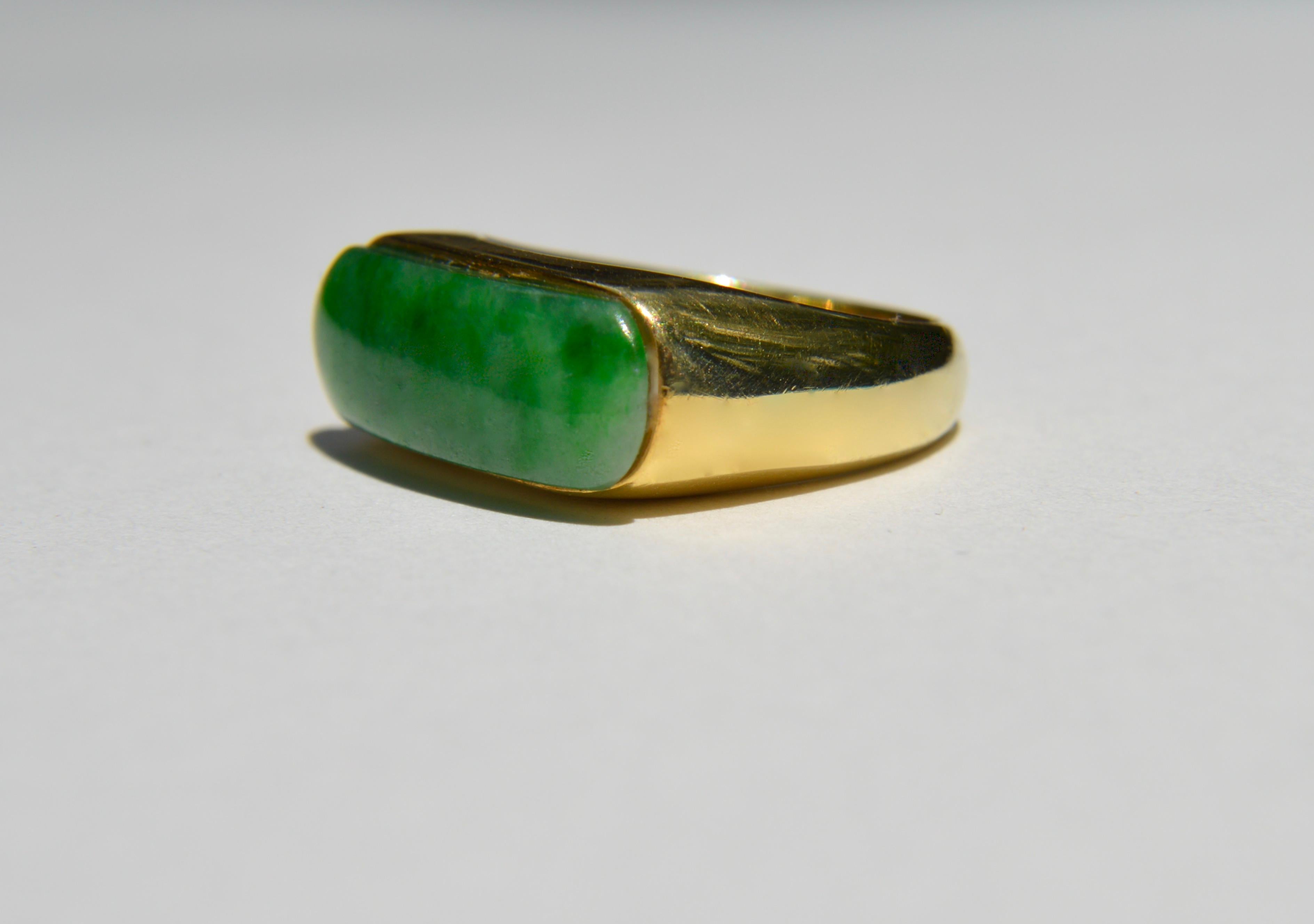 Beautiful vintage Midcentury era circa 1960s 14K yellow gold natural jadeite jade saddle east west signet ring. In very good condition. Size 6.25. Jade measures 18x7mm. Ring weighs 5.66 grams. 

All items arrive in a sleek black gift box.

Jade is a