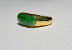 Vintage Midcentury Era 14 Karat Gold Jade Saddle East West Signet Ring