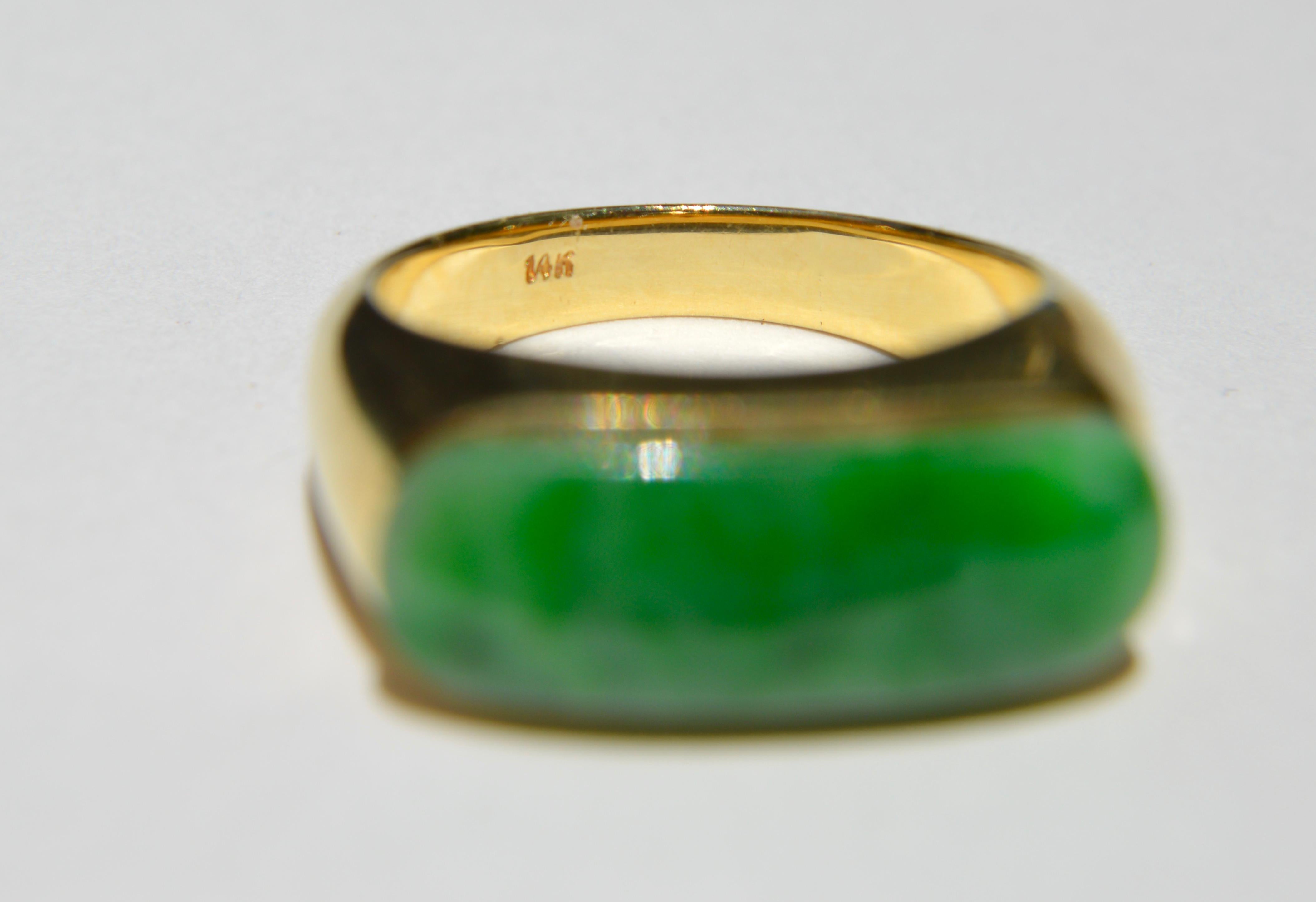 Women's Vintage Midcentury Era 14 Karat Gold Jade Saddle East West Signet Ring