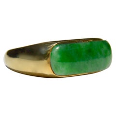 Retro Midcentury Era 14 Karat Gold Jade Saddle East West Signet Ring