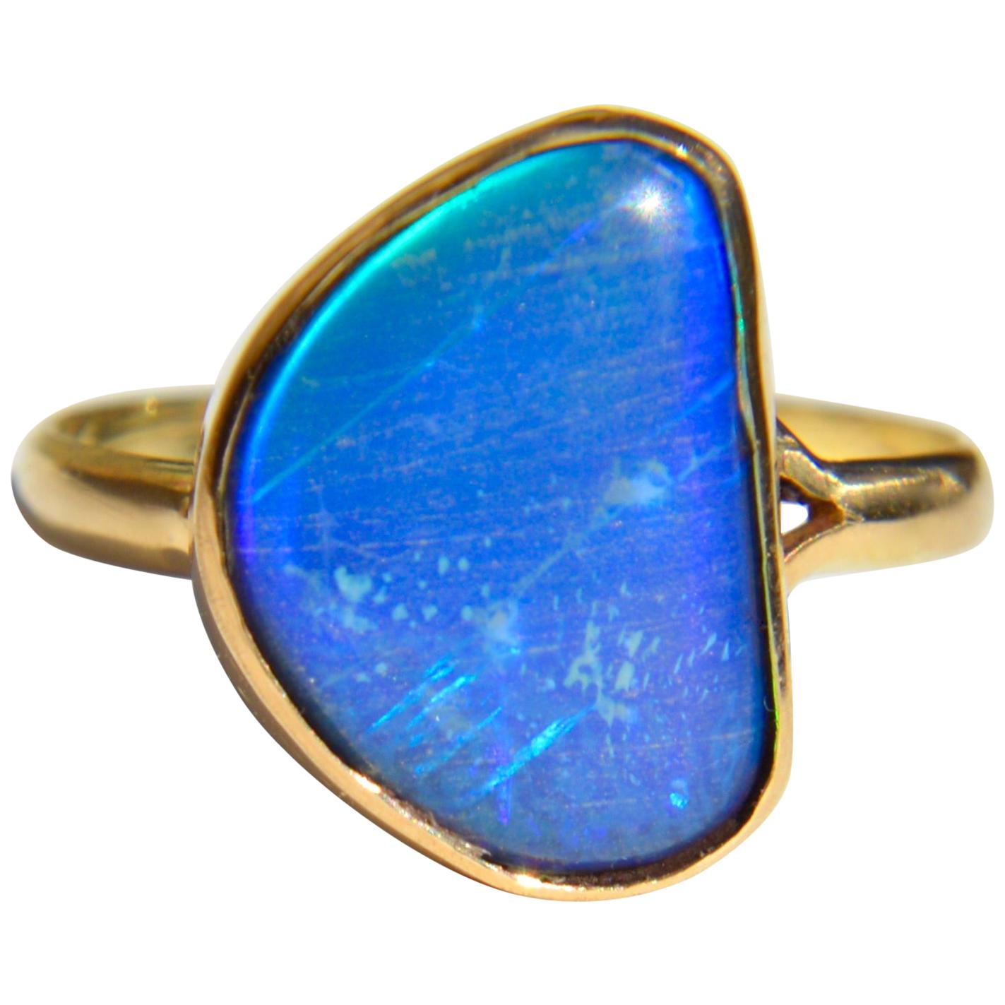 Vintage Midcentury Era Blue Boulder Opal 14 Karat Gold Freeform Ring For Sale