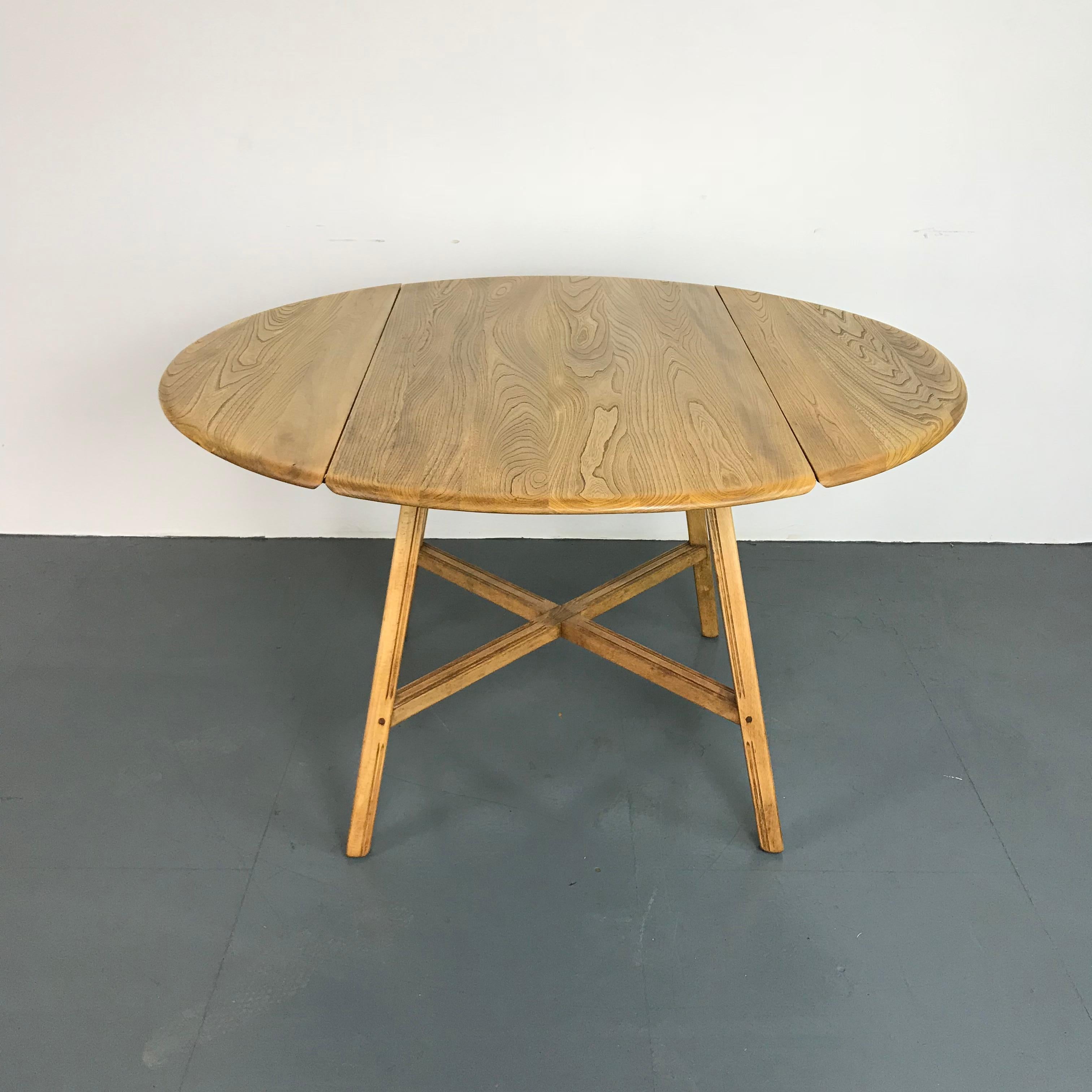 Vintage Midcentury Ercol Drop-Leaf Dining Table In Good Condition In Lewes, East Sussex