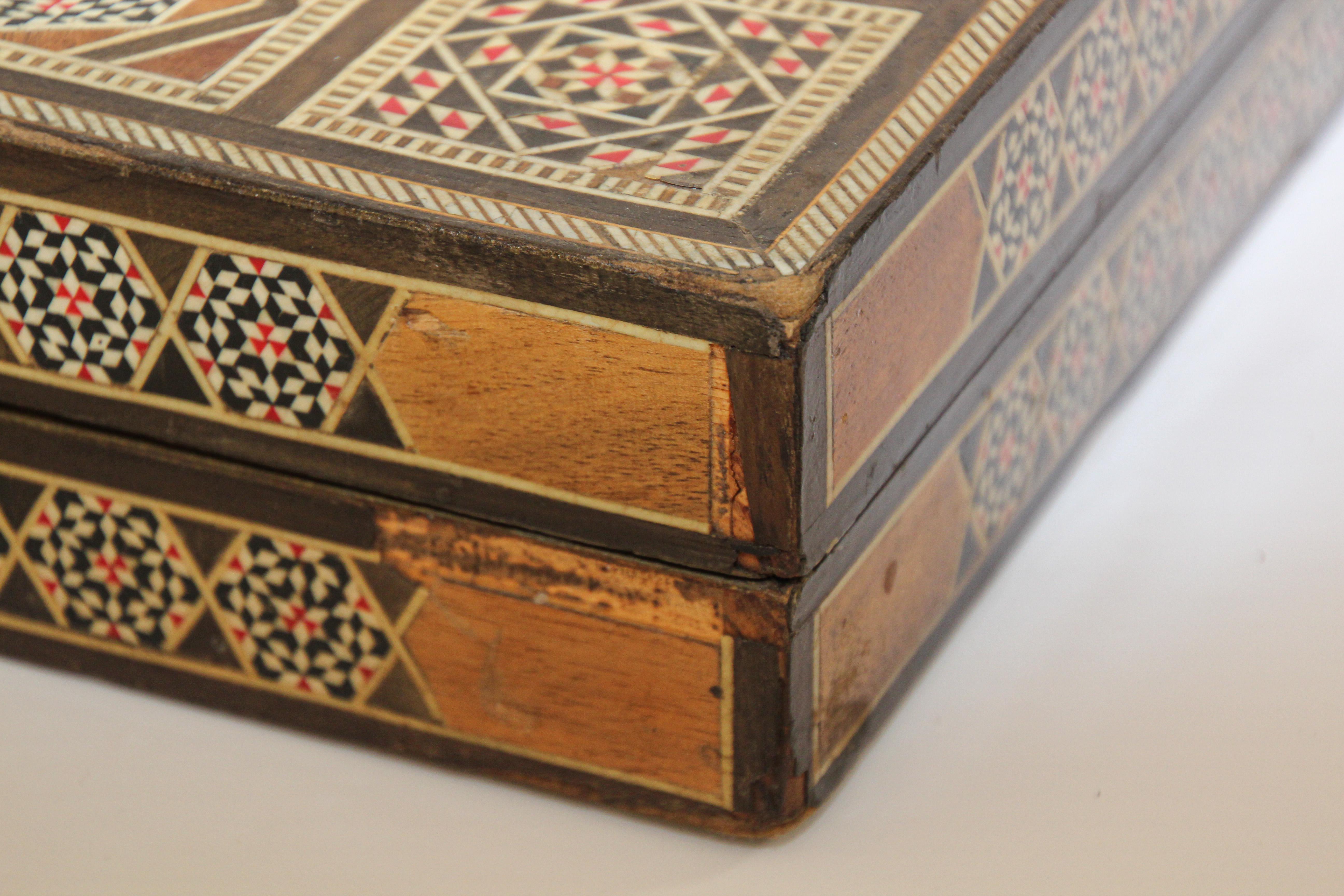 Vintage Midcentury Folding Mosaic Inlaid Box with Backgammon Game In Fair Condition In North Hollywood, CA