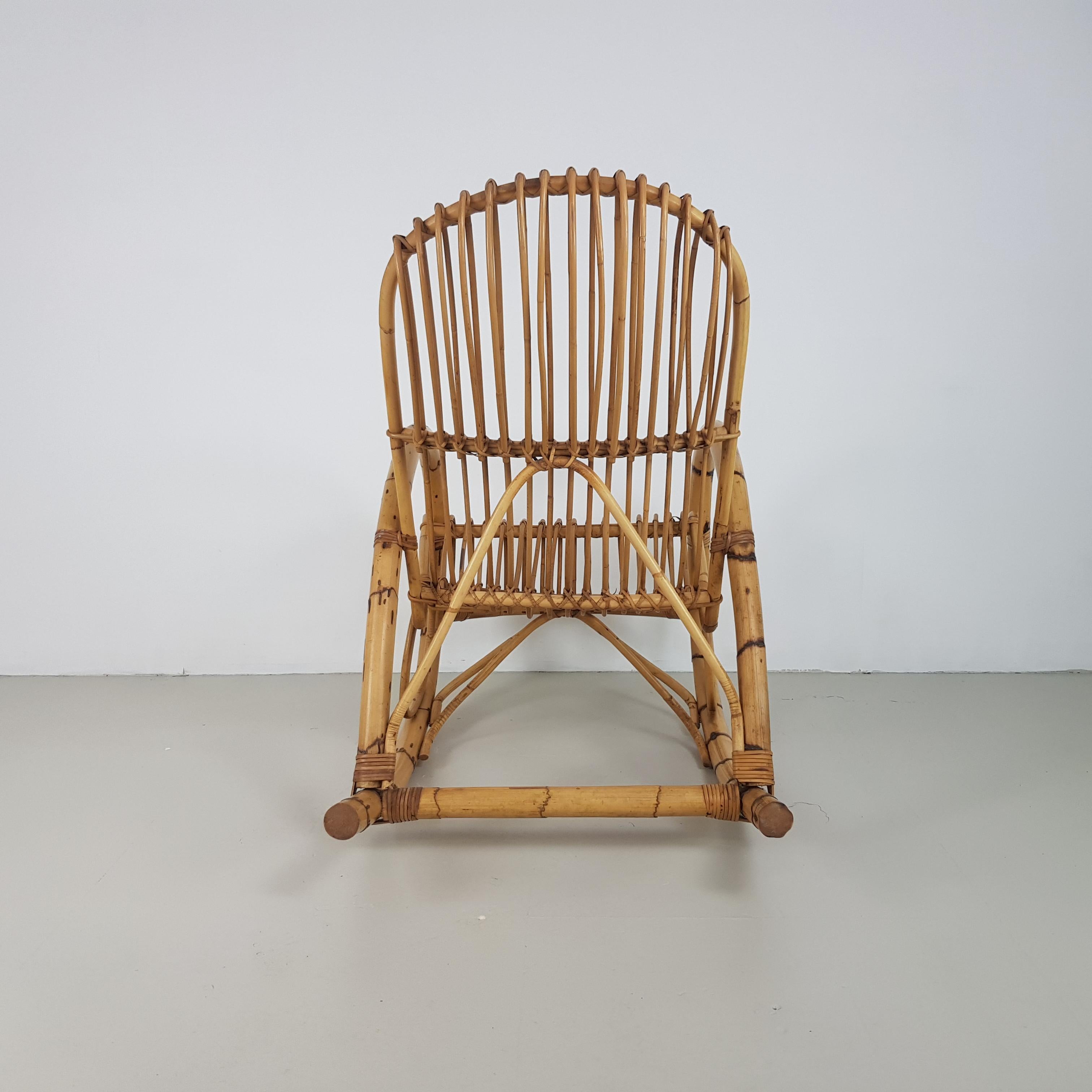 Vintage midcentury Franco Albini style rattan rocking chair.

Approximate dimensions:

Width: 60cm

Depth: 104cm

Height: 95cm

In good vintage condition.