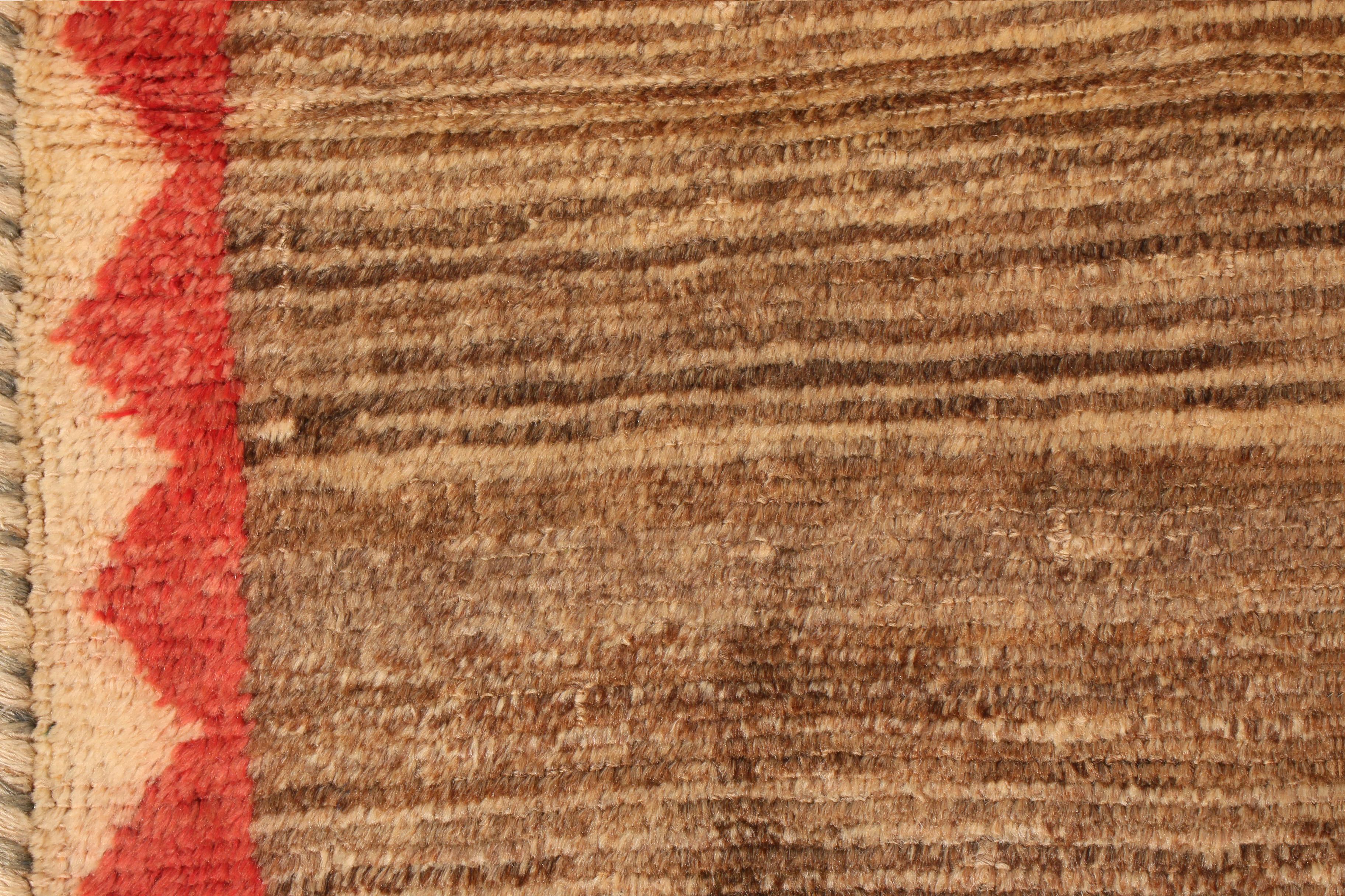 Perse Tapis persan Gabbeh vintage en laine beige-marron et rouge du milieu du siècle dernier par Rug & Kilim