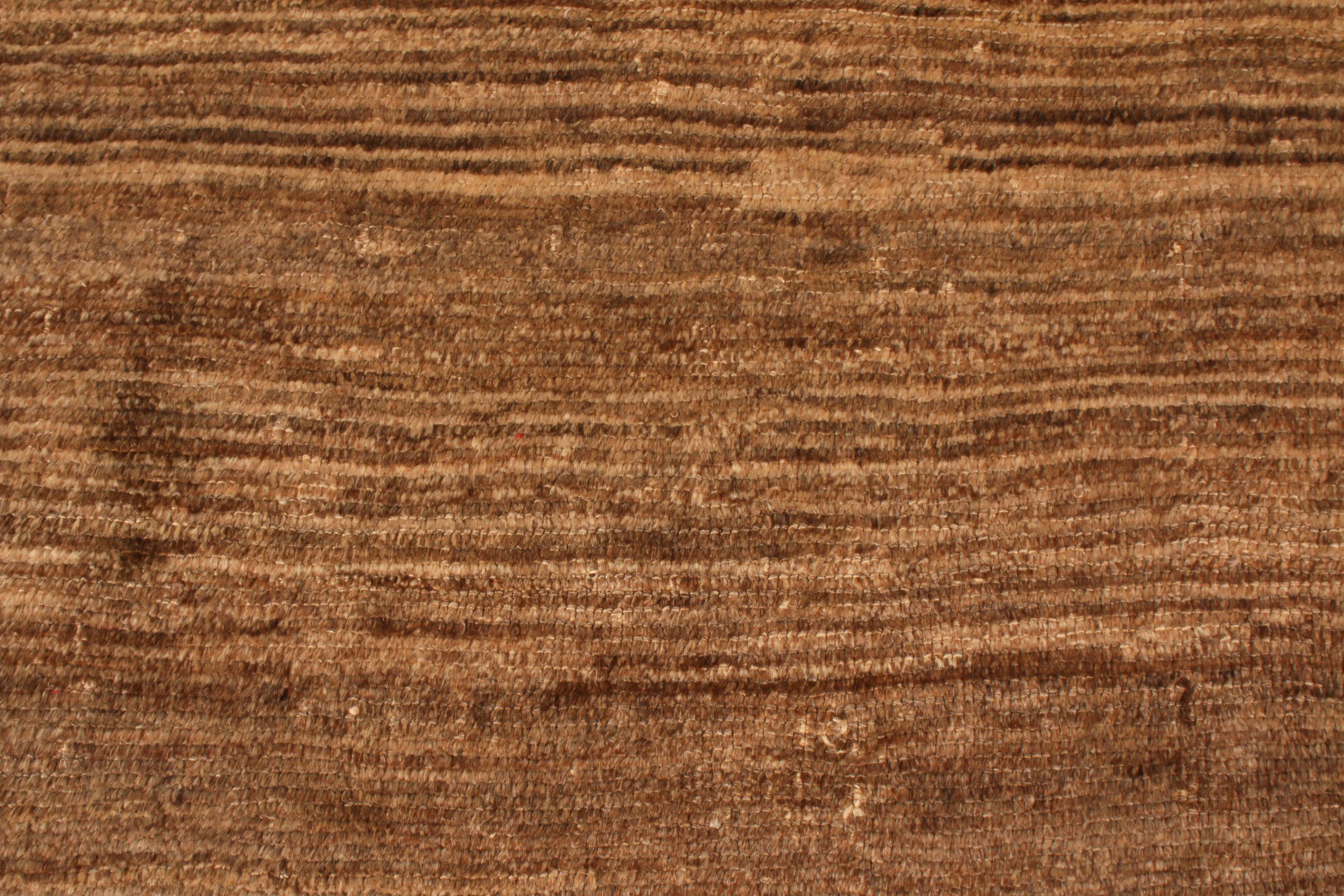 Islamique Tapis persan Gabbeh vintage en laine beige-marron et rouge du milieu du siècle dernier par Rug & Kilim