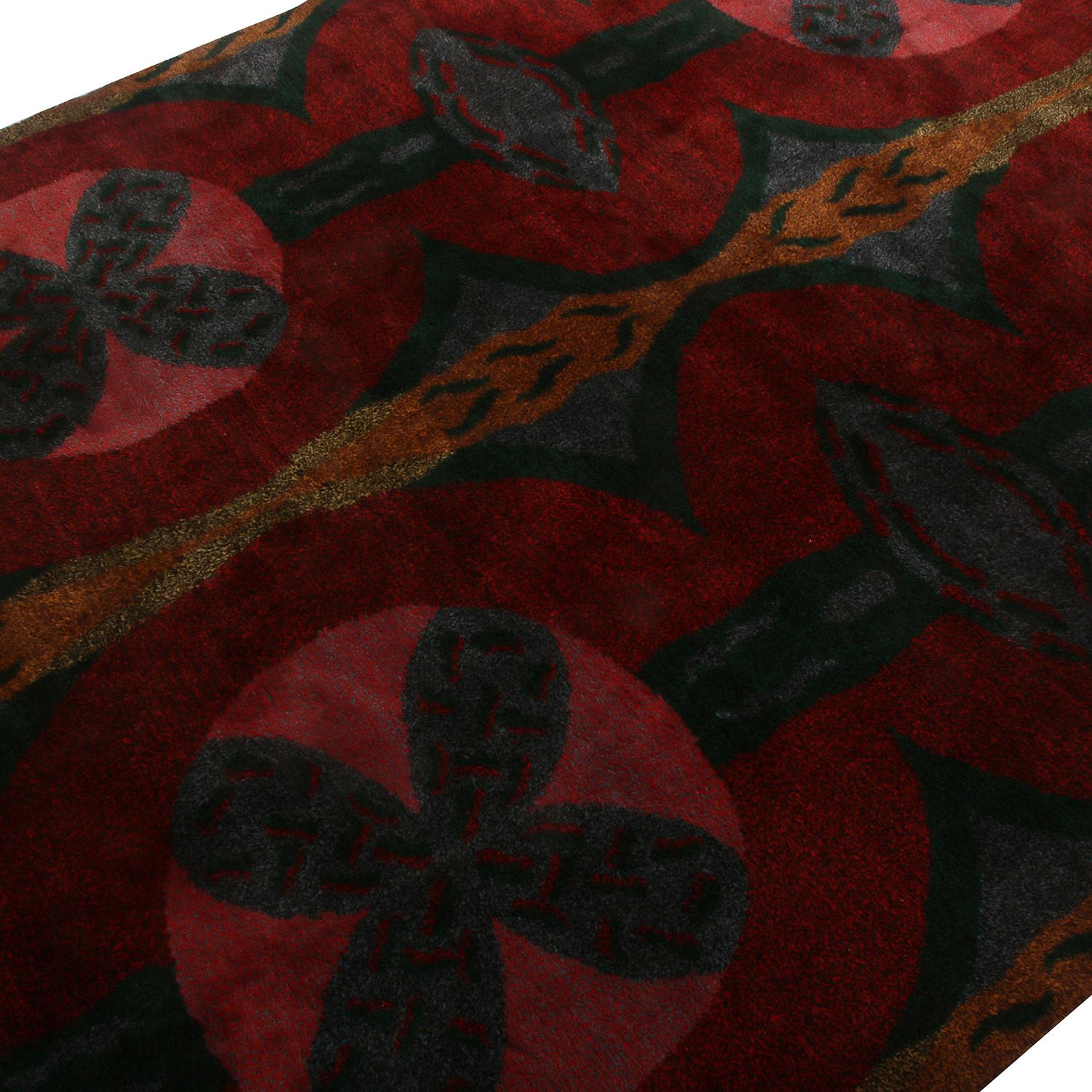 Geometrischer burgunderroter und grauer Wollteppich von Teppich & Kelim aus der Jahrhundertmitte (Türkisch) im Angebot