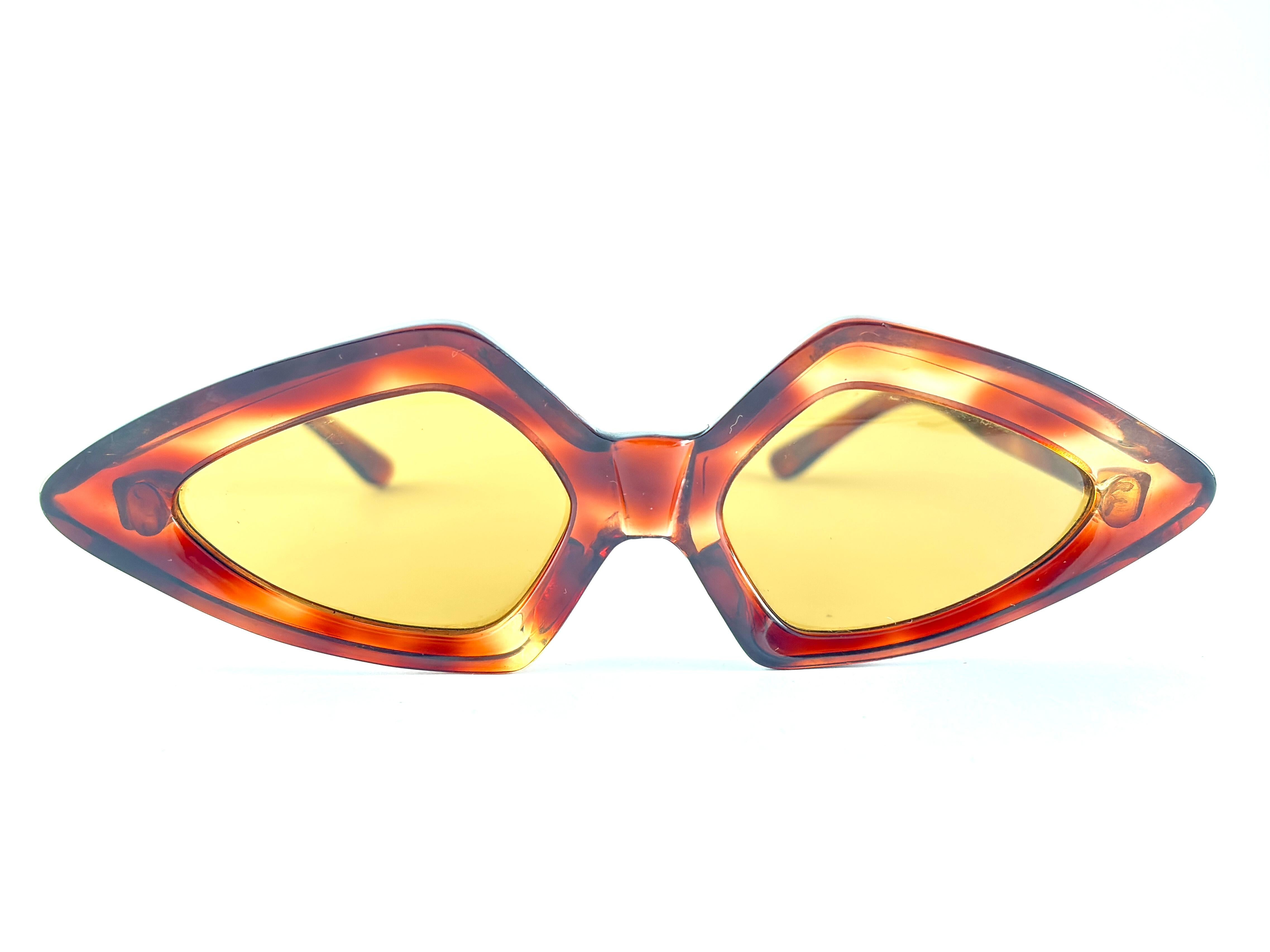 Vintage Midcentury Geometric Dark Tortoise 1960's Sunglasses For Sale 1