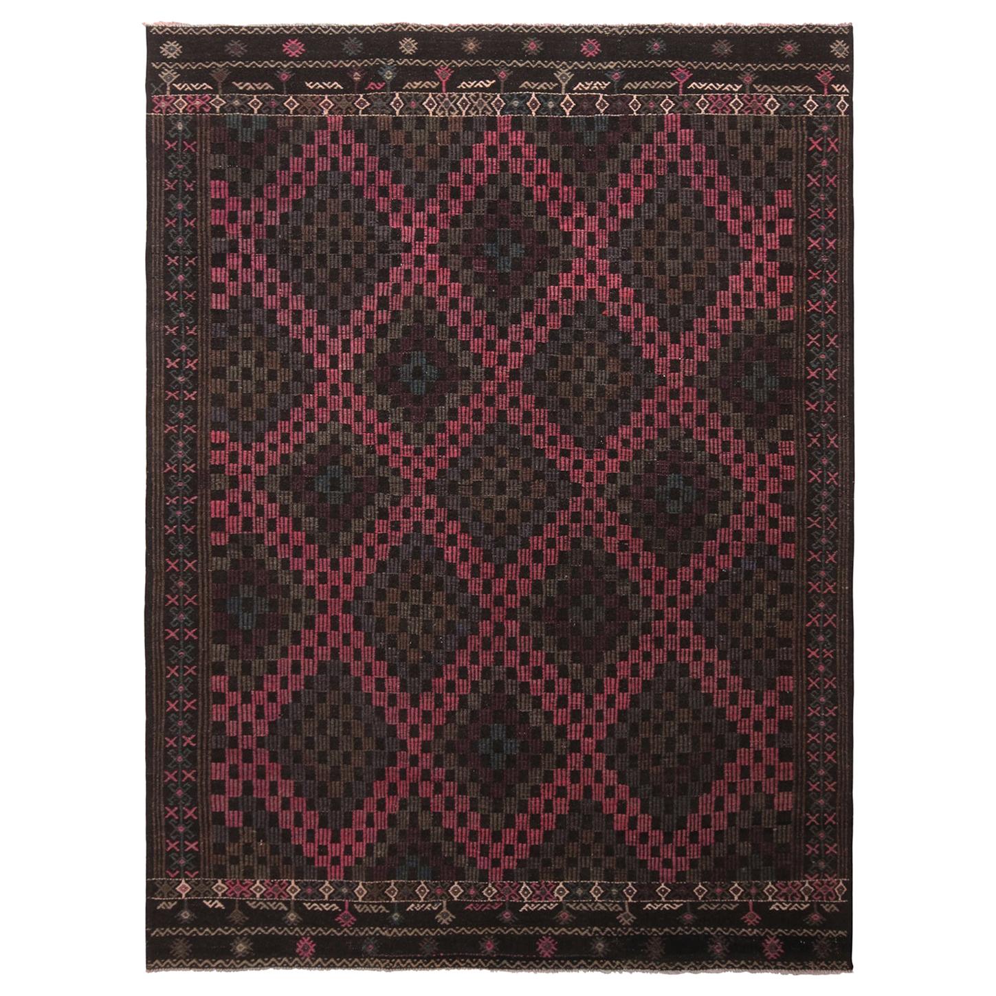 Tapis Kilim géométrique vintage en laine rose, violet et marron du milieu du siècle dernier par Rug & Kilim