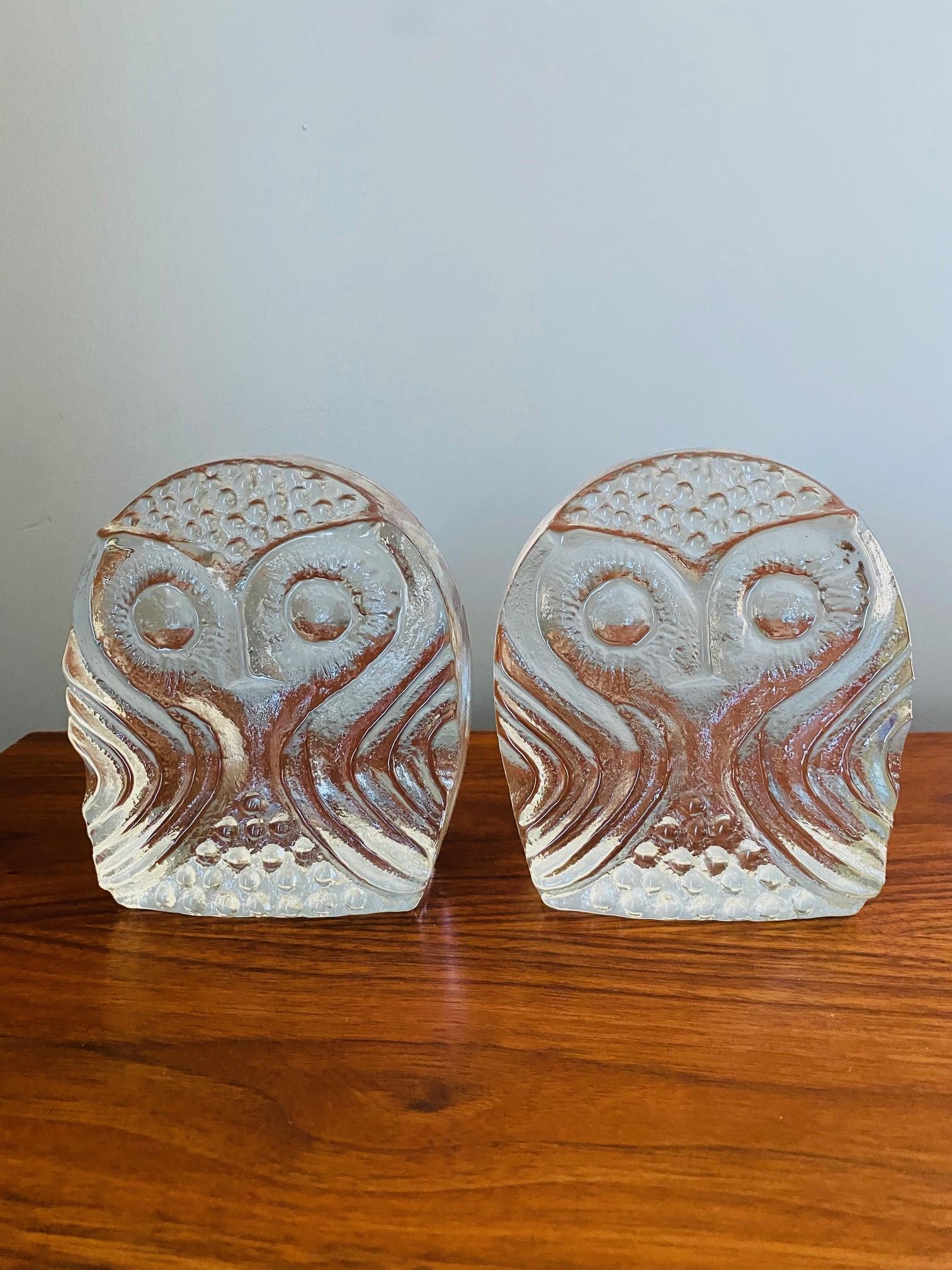 Vintage Midcentury Glass Owl Bookends by Blenko In Good Condition For Sale In San Diego, CA