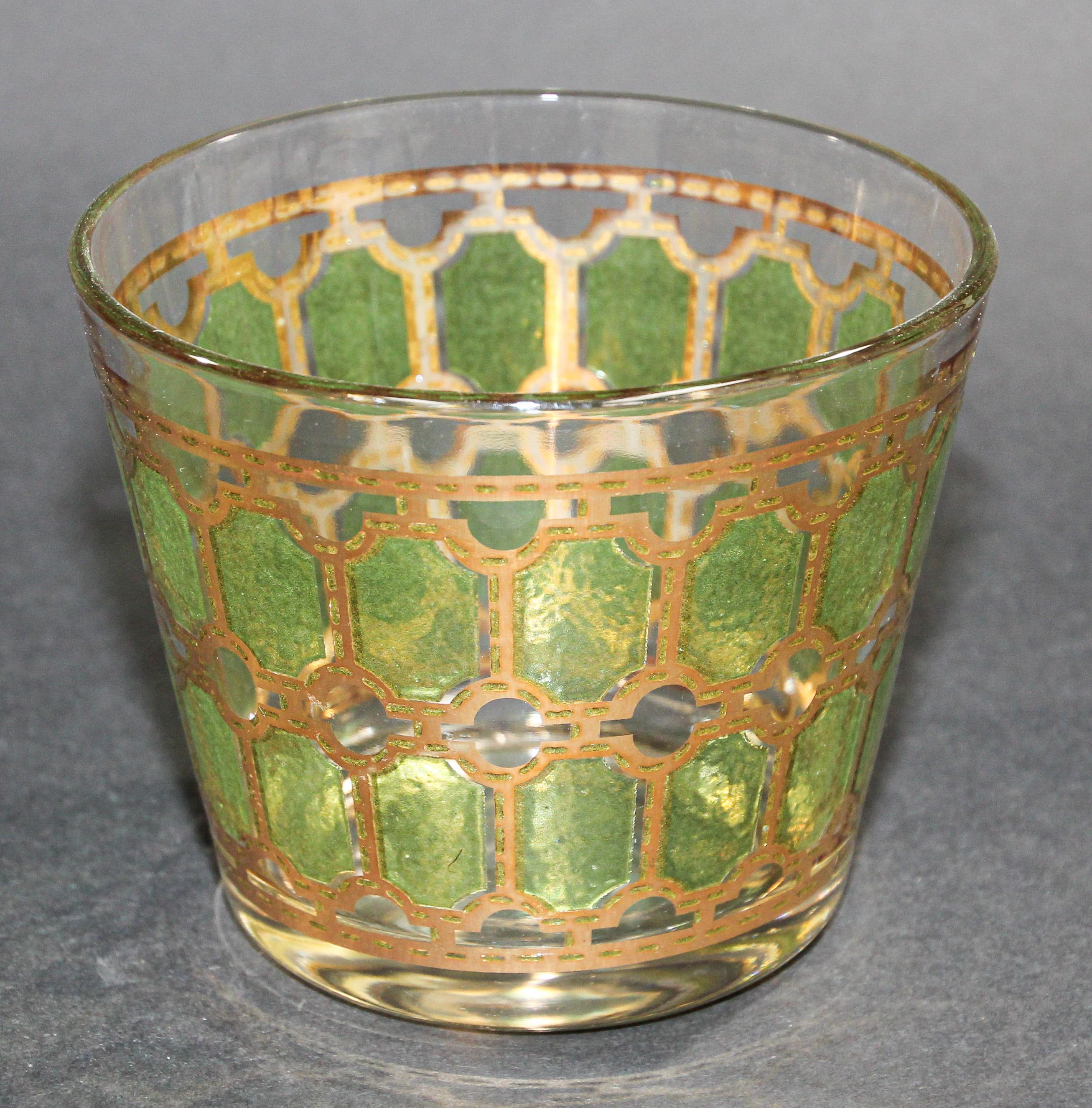 Exquisite vintage midcentury green and gold ice bucket in the style of Culver, 1960s
Valencia Moorish designs style.
Tres chic! It is very rich looking. The richness of the green color and gold do not show up in the photos.
Measures:
Ice bucket: