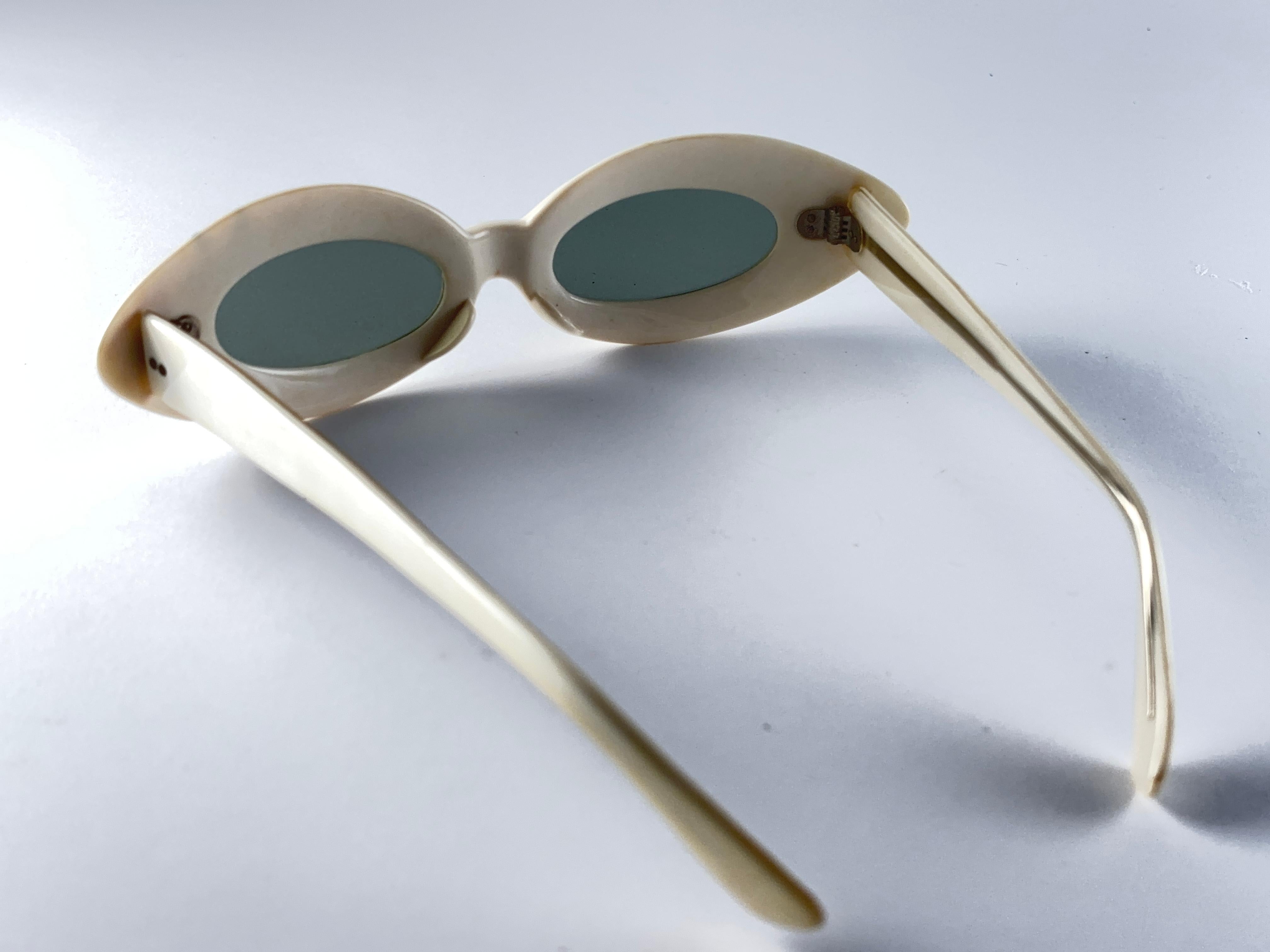 Vintage Midcentury Hand Painted Frame Made in Japan 1960's Sunglasses In Excellent Condition For Sale In Baleares, Baleares