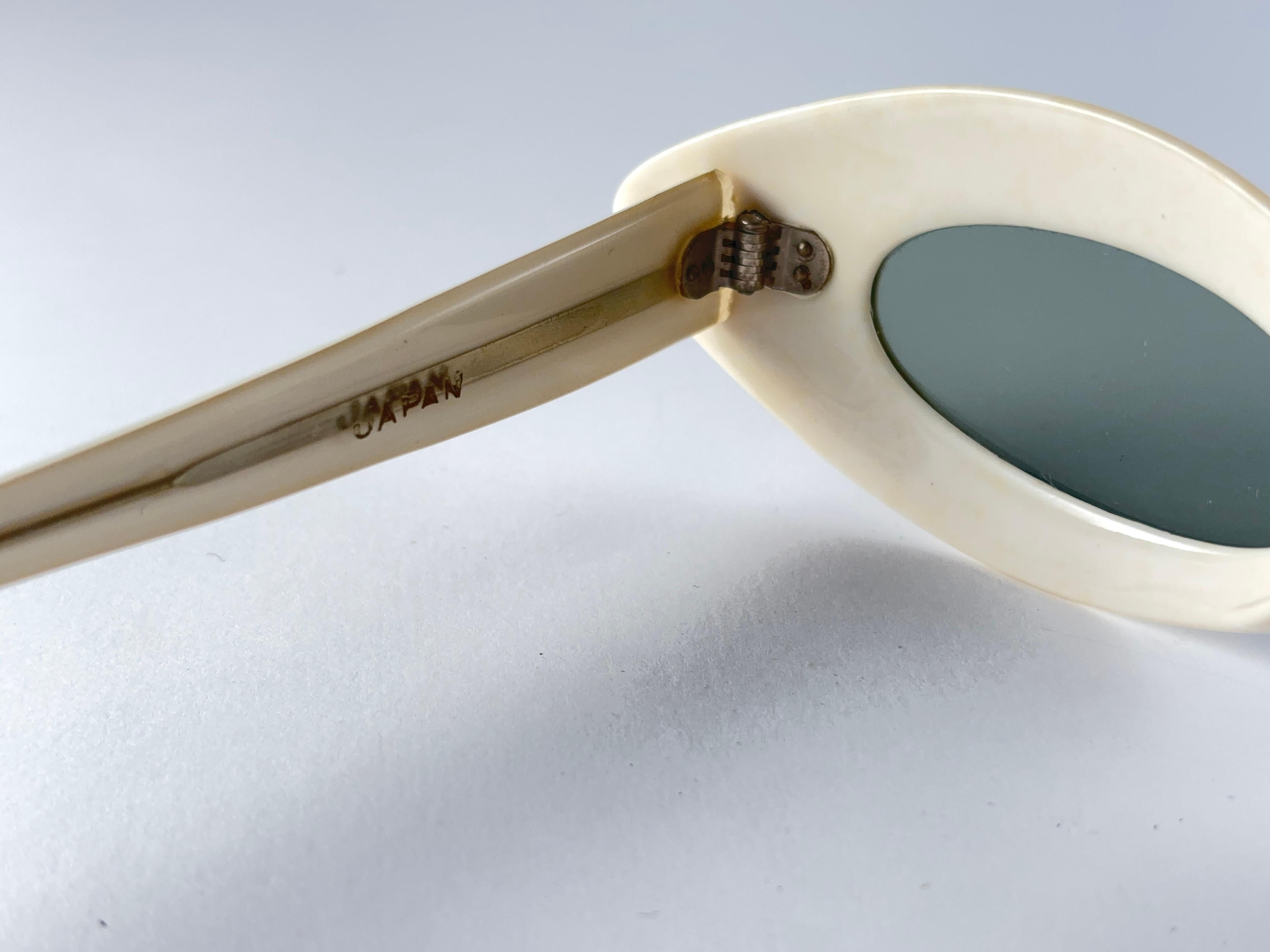Women's or Men's Vintage Midcentury Hand Painted Frame Made in Japan 1960's Sunglasses For Sale