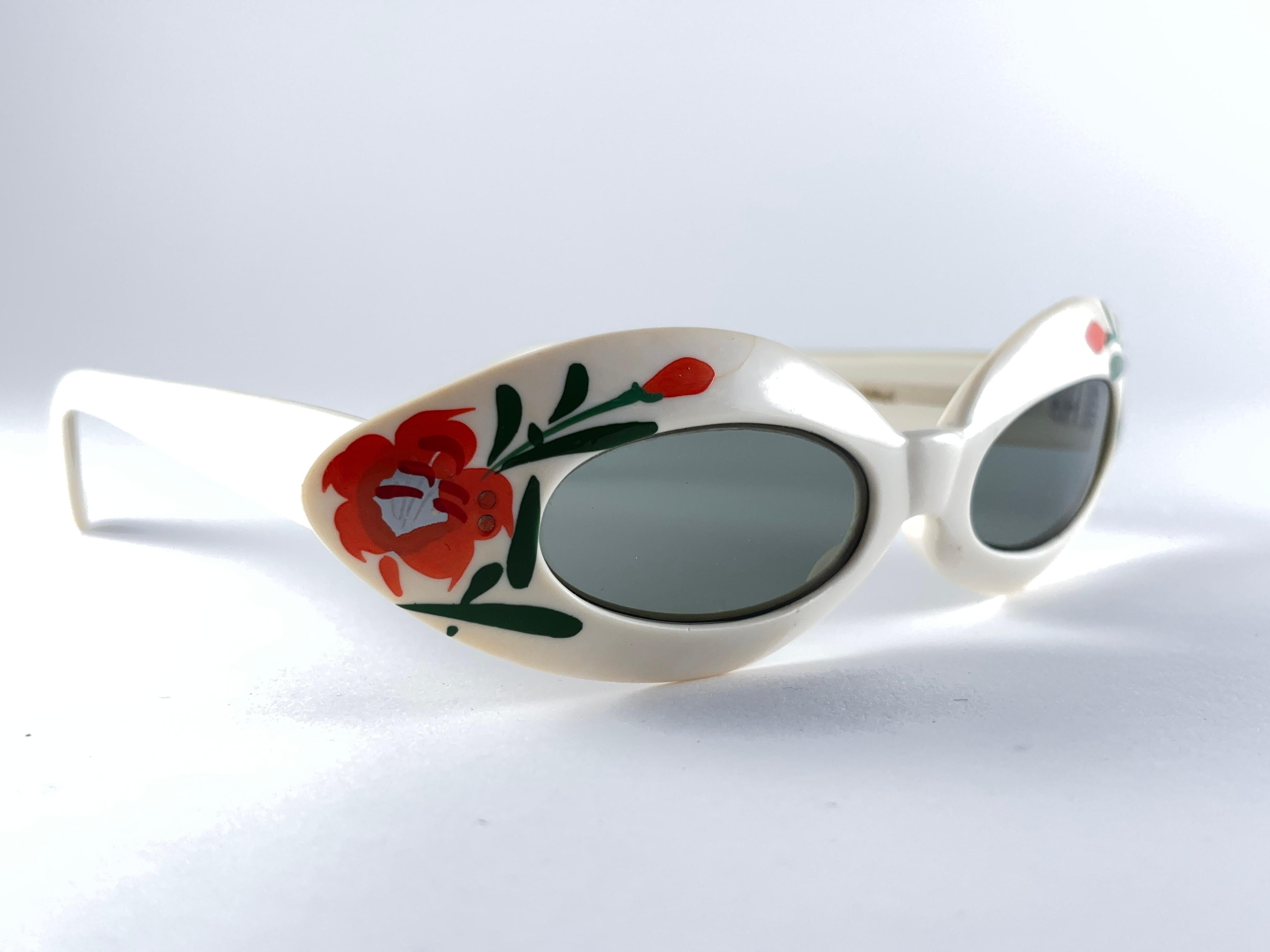 Vintage Midcentury Hand Painted Frame Made in Japan 1960's Sunglasses For Sale 4