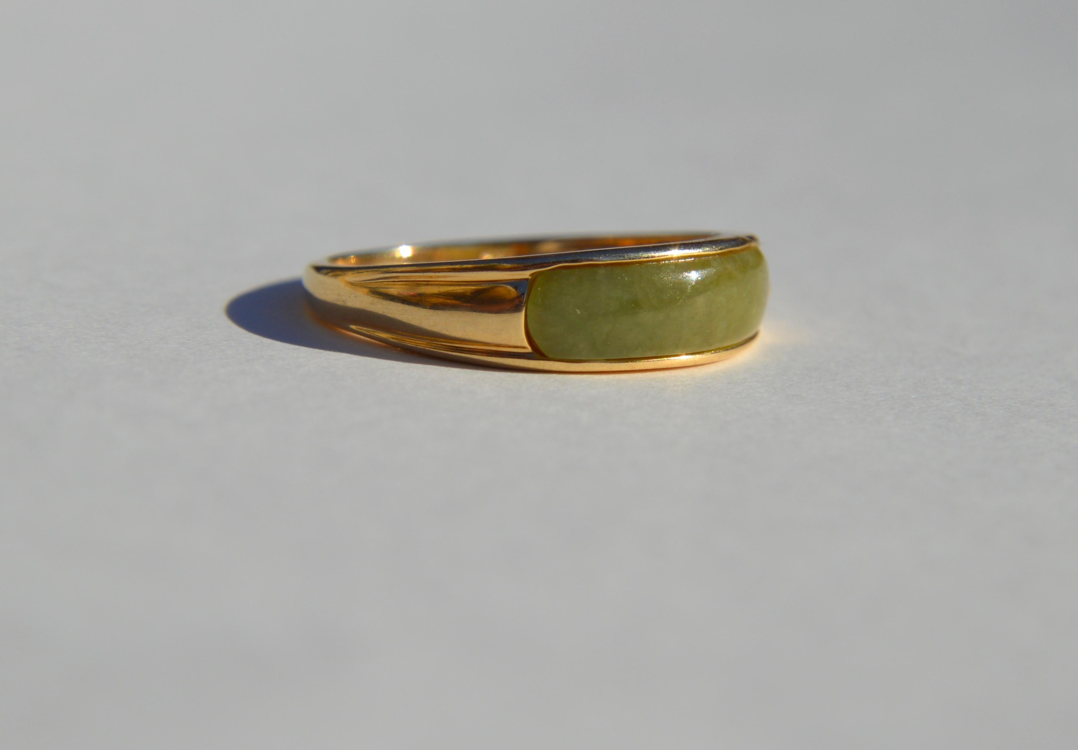Beautiful vintage circa 1950s nephrite jade 14K yellow gold east west signet ring. In good condition, no scratches to the jade stone. Size 8. Stone measures 16x5mm. Marked as 14K.

All items arrive in a black with gold foil logo presentation box