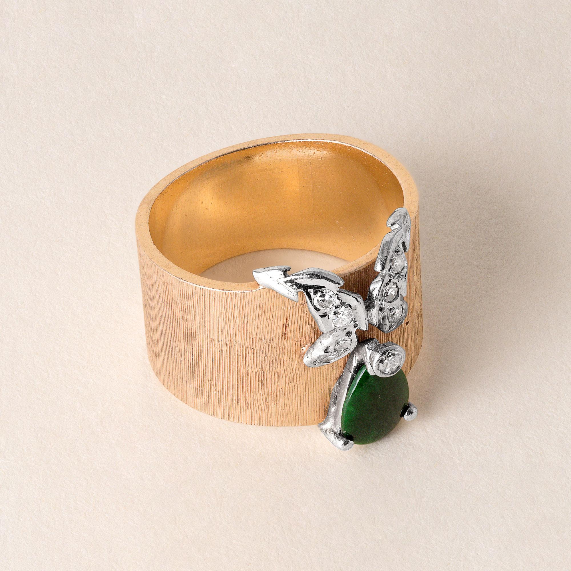 Circa 1950's
Fine detail, Florentine finish band
pear shape jade rich dark green
diamond butterfly design set with
9 round single cut diamonds of 1 is bezel set
diamond weight ~0.15
E/-F VS
8.9 grams
Band measures 11.4mm at its widest point tapering