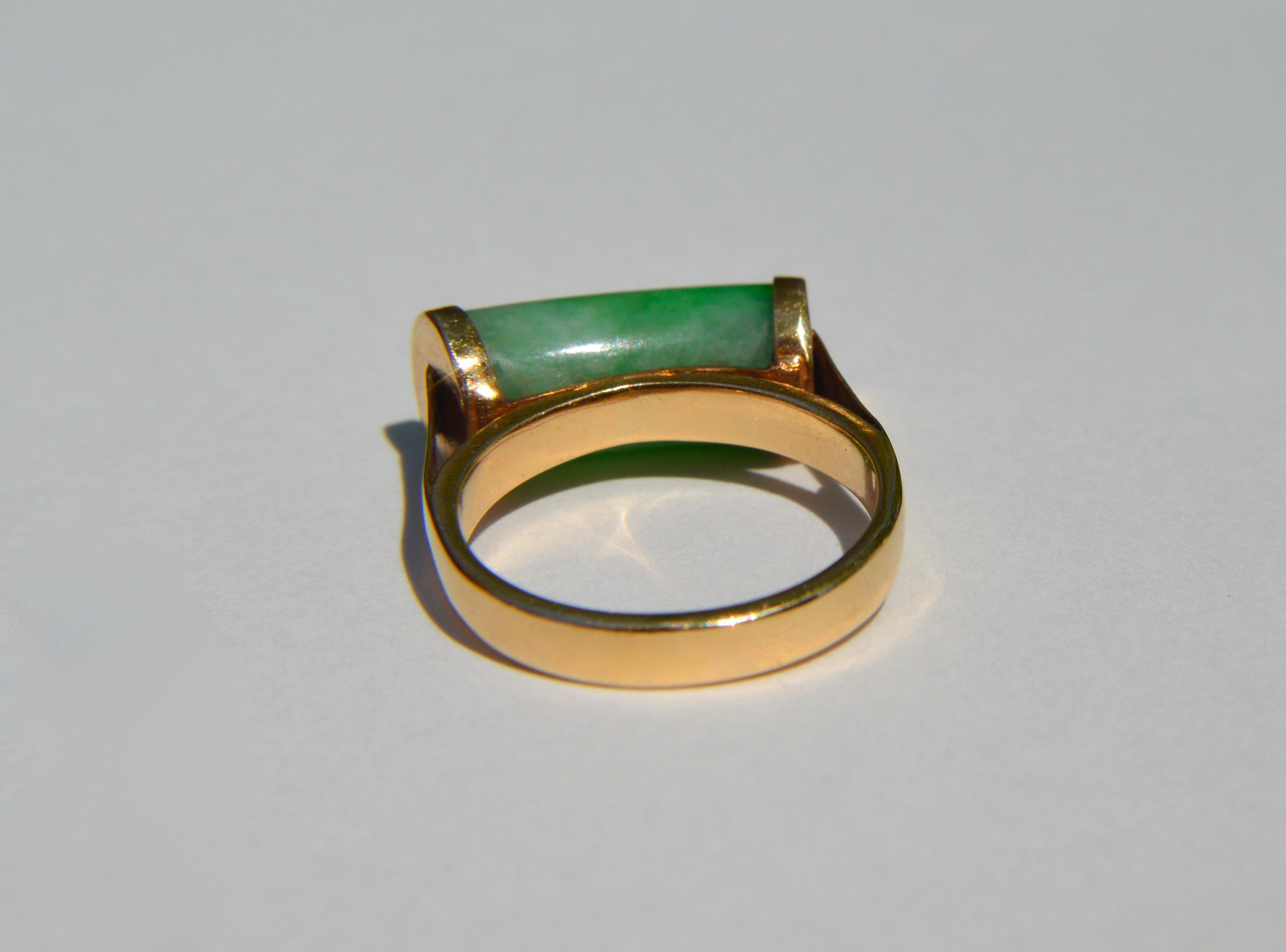 Modernist Vintage Midcentury Jade Cylinder Bar 18 Karat Gold Ring