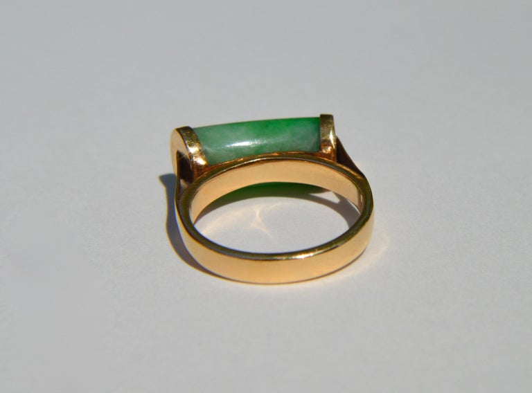 Vintage Midcentury Jade Cylinder Bar 18 Karat Gold Ring
