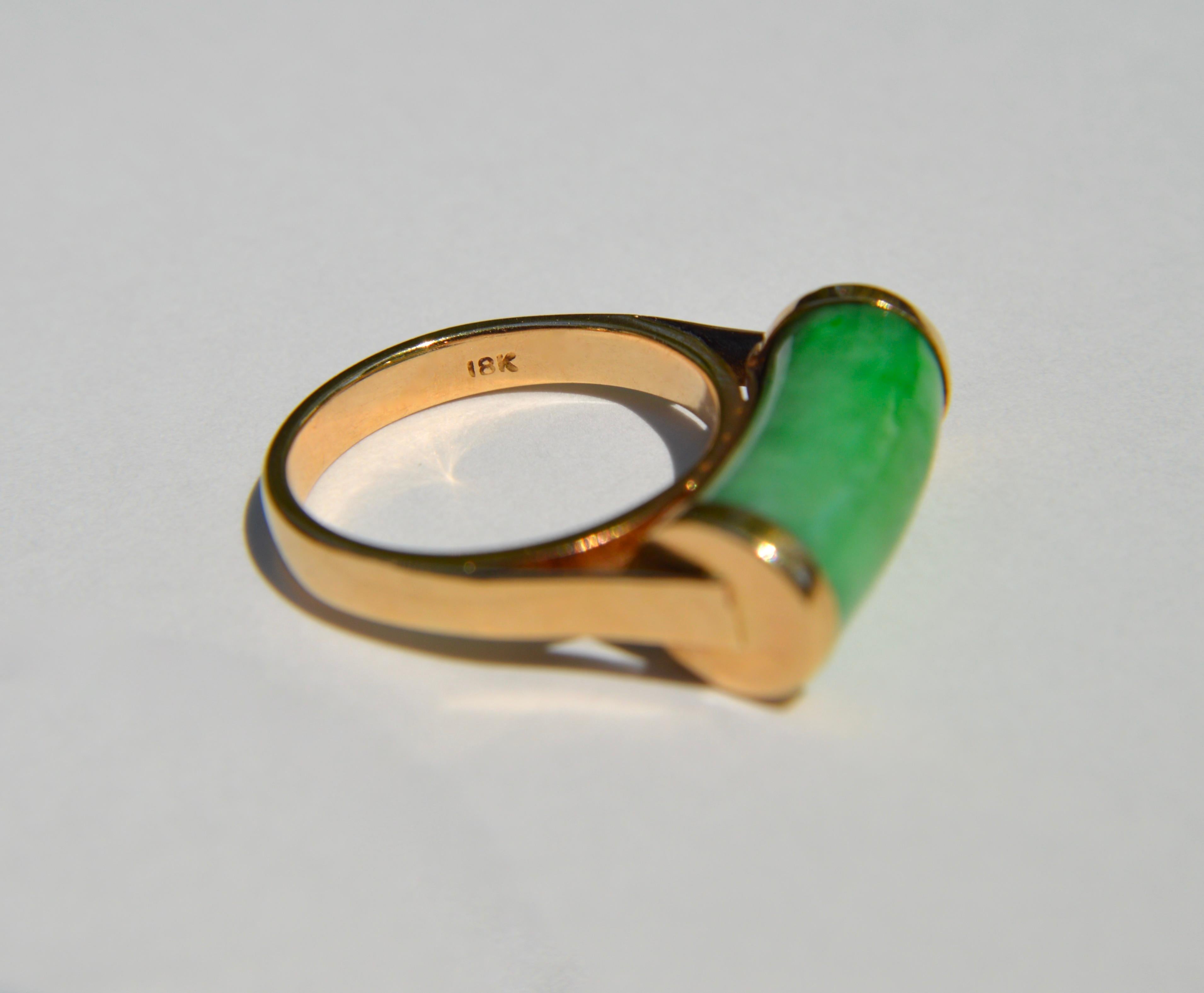 Vintage Midcentury Jade Cylinder Bar 18 Karat Gold Ring In Good Condition In Crownsville, MD