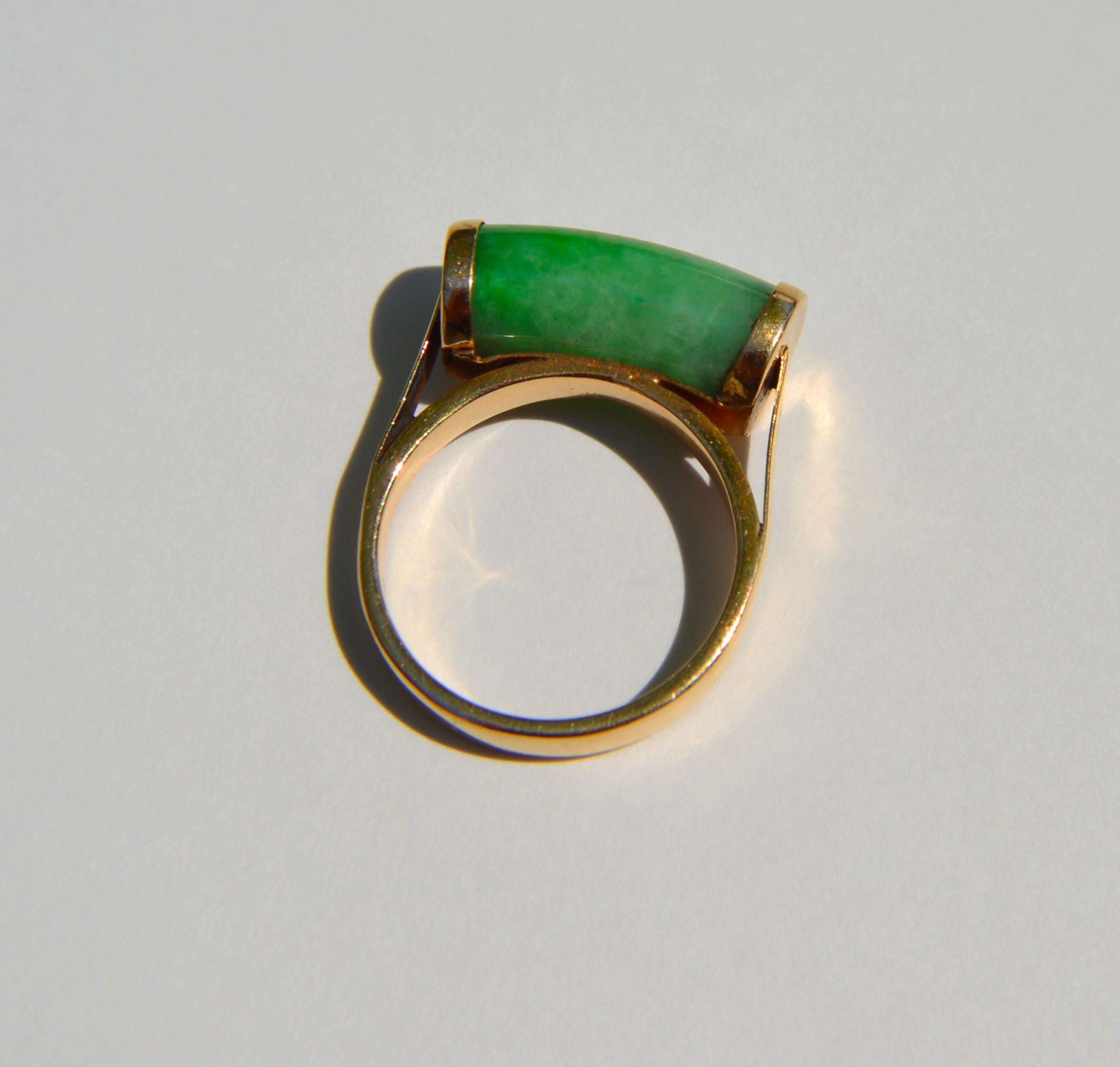 Women's Vintage Midcentury Jade Cylinder Bar 18 Karat Gold Ring