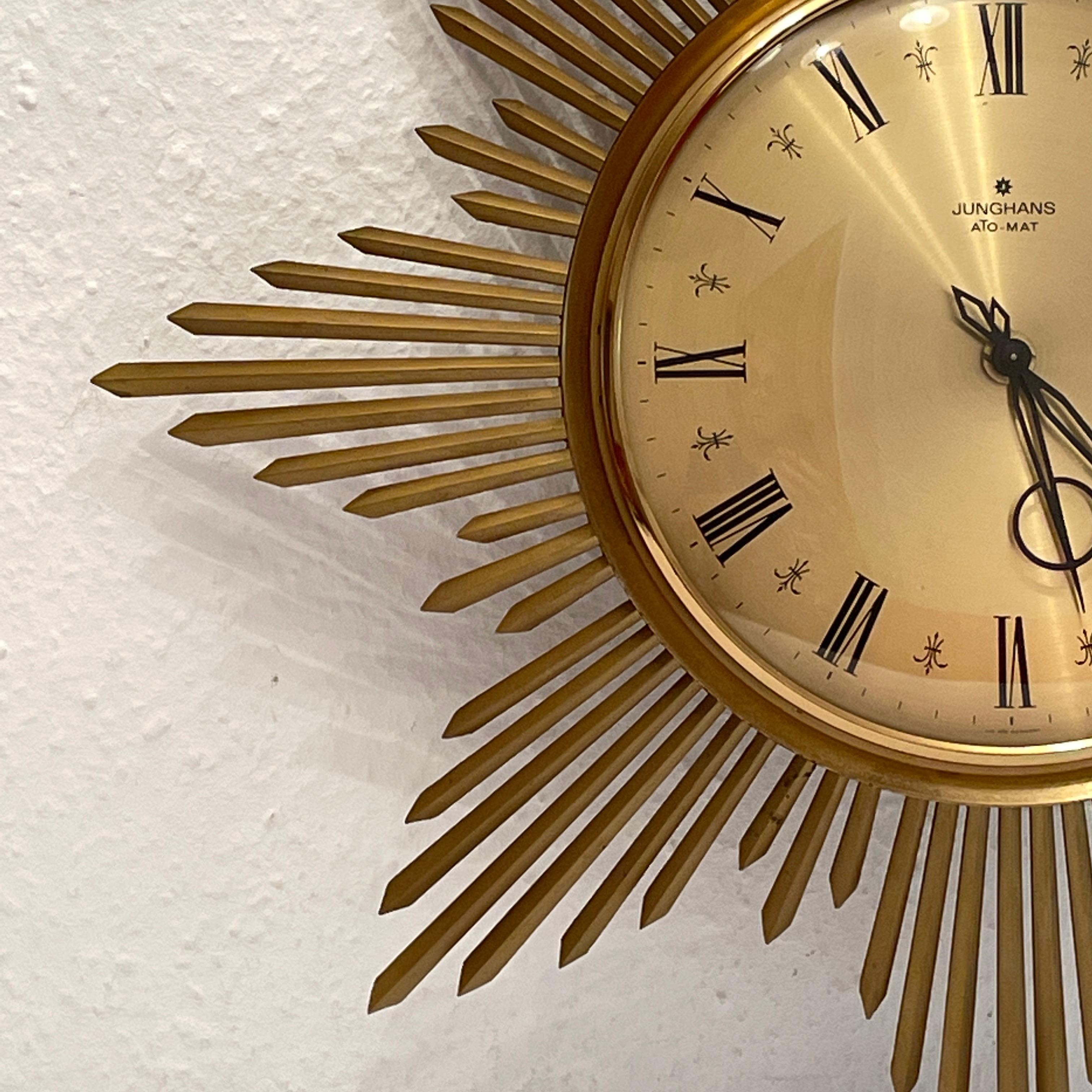 Milieu du XXe siècle Horloge murale vintage Junghans Sunburst étoilée en laiton Ato-Mat du milieu du siècle dernier