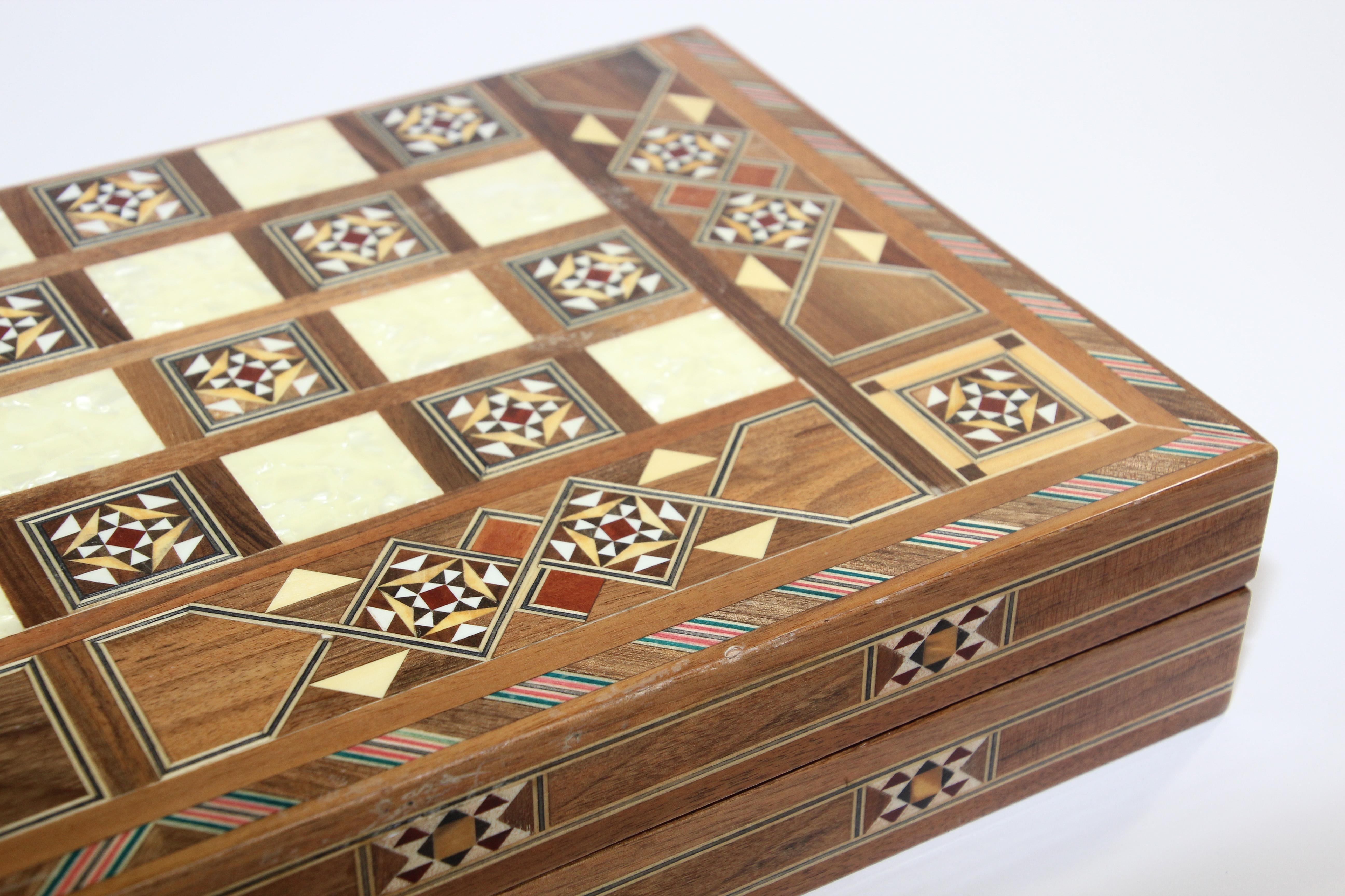 Vintage Midcentury Large Complete Inlaid Mosaic Backgammon and Chess Game In Good Condition For Sale In North Hollywood, CA