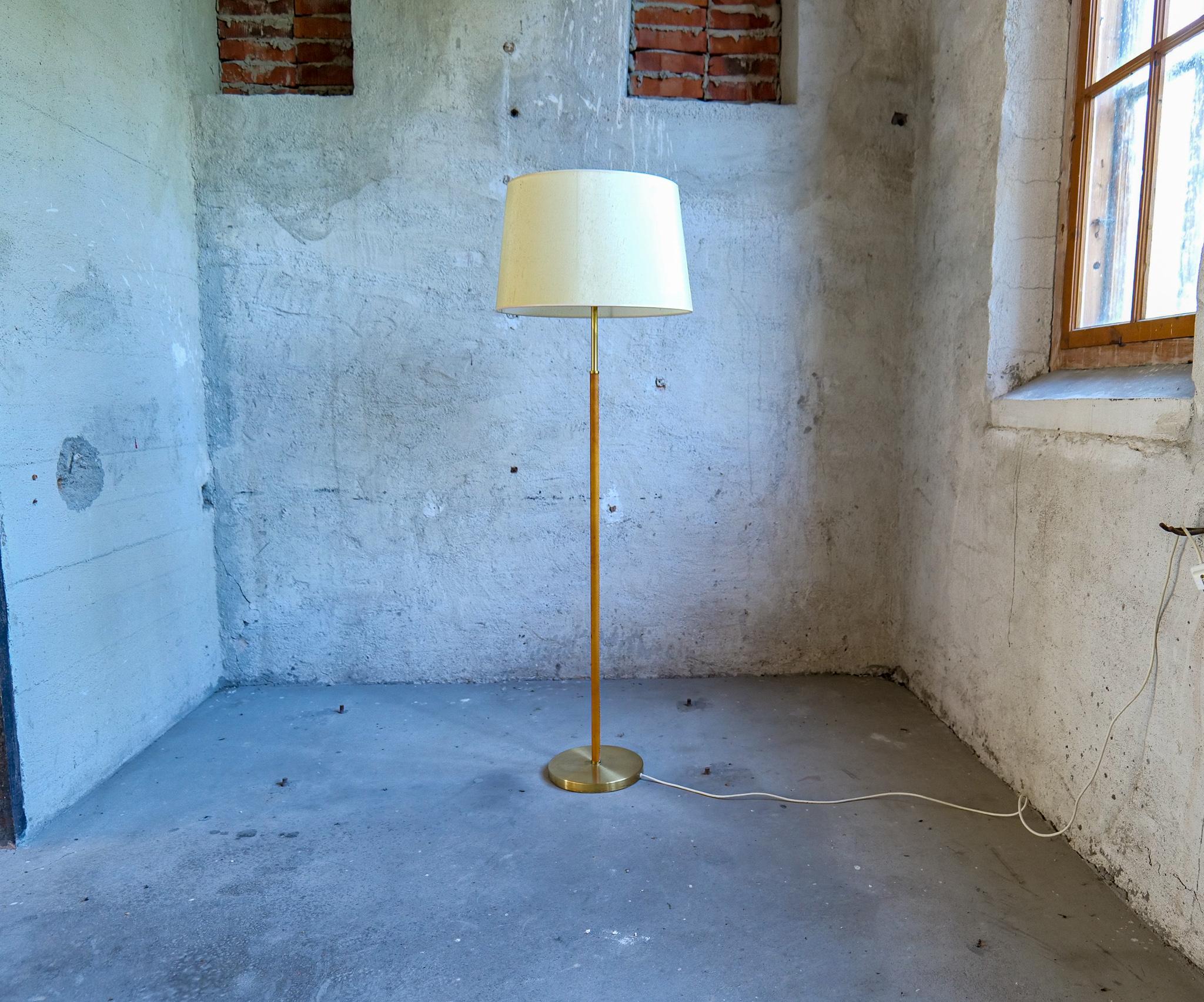 This rare floor lamp is designed by Anders Pehrson who took over the business of Atelje´ Lyktan in 1964. The lamp has a brass base with a leather rod and brass on the other parts. Original shades with acrylic plastic on the inside. 

Nice working