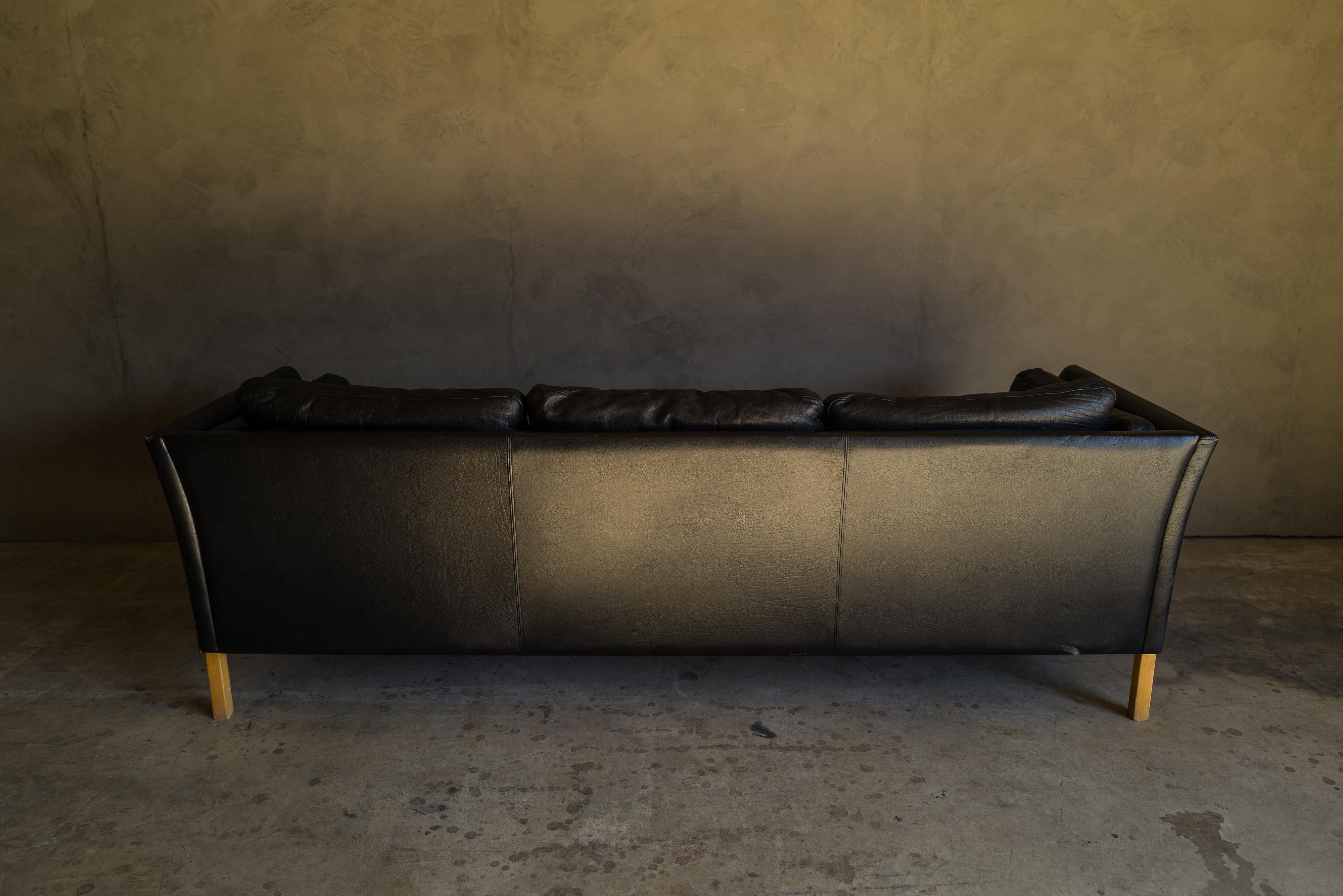 Vintage Midcentury Leather Sofa from Denmark, circa 1980 1