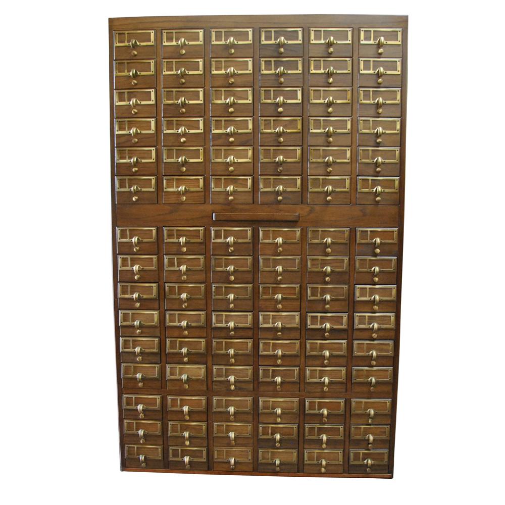 Vintage midcentury library 90-drawer wooden card file cabinet

 

Oak finish with brass pulls
3 pull out / pull-out work surfaces

Available in light oak finish. See last photo.

      