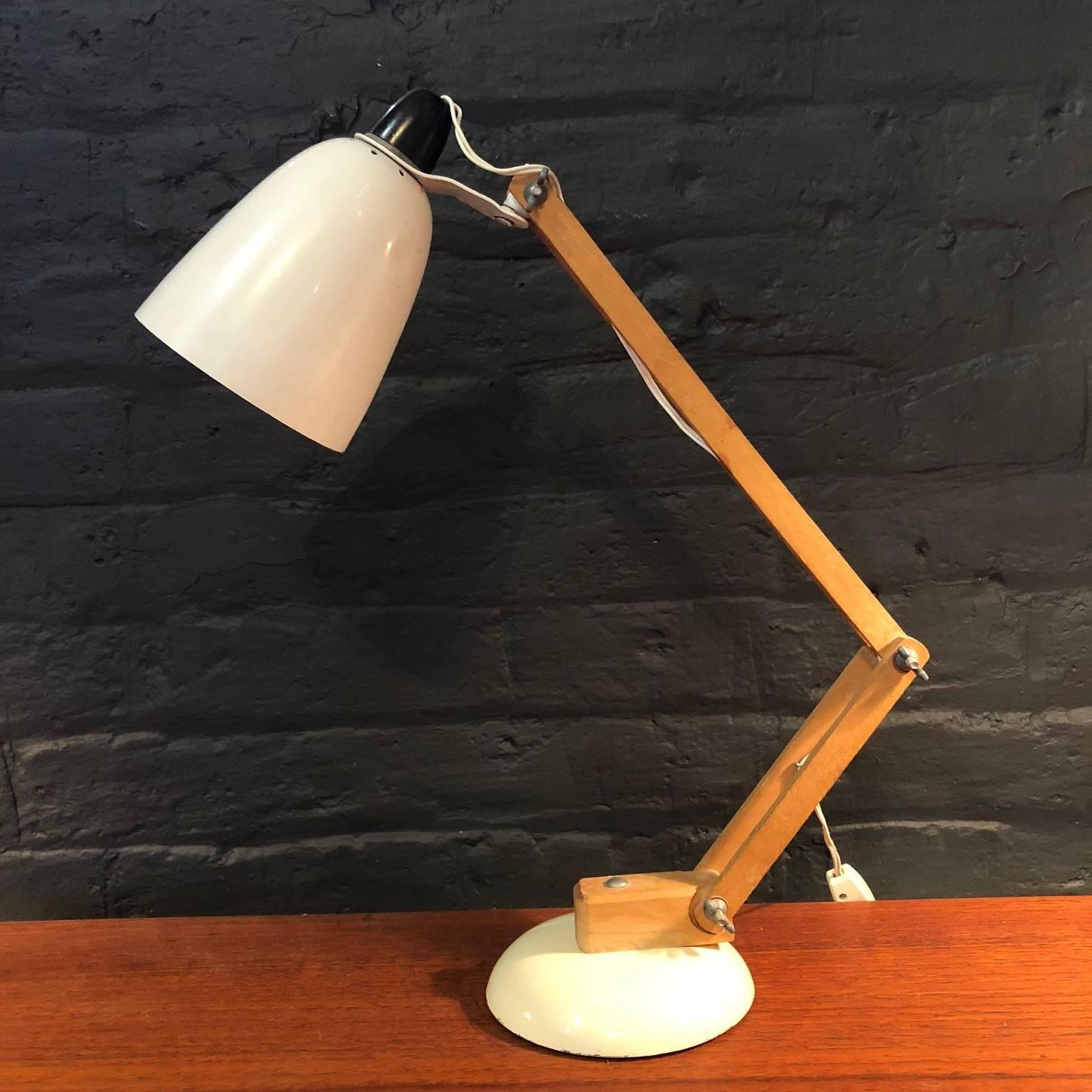 Vintage Maclamp desk/table lamp in white with much sought-after wooden arms.

Designed by Terence Conran for Habitat in the 1950s, this lamp is an icon of the 1950-1960s period.

In good vintage condition. Some scuffs and wear, commensurate with