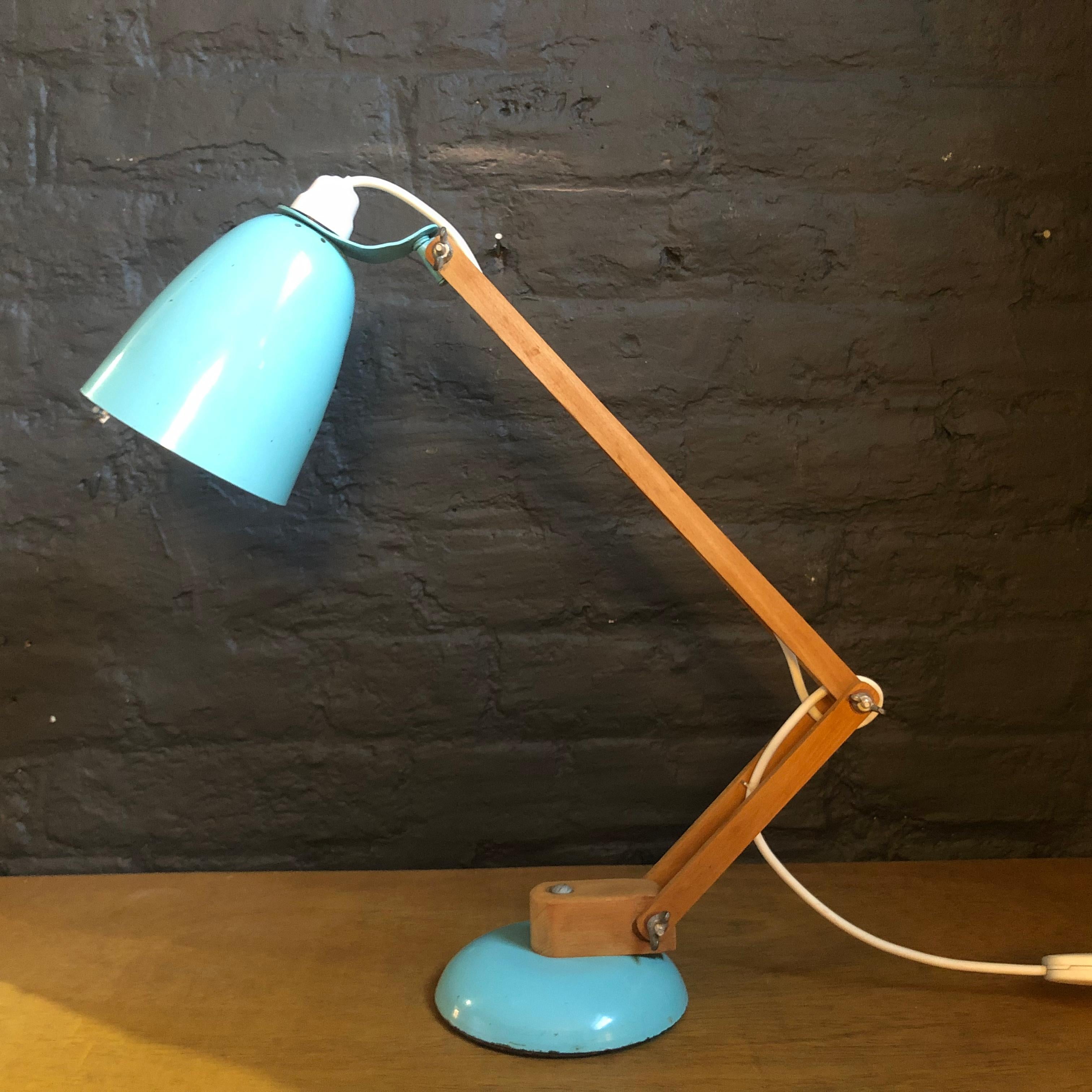 Vintage Maclamp desk or table lamp in turquoise with wooden arms.

Designed by Terence Conran for Habitat in the 1950s, this lamp is an icon of the 1950-1960s period.

In good vintage condition. Some signs of age, as to be expected, but nothing