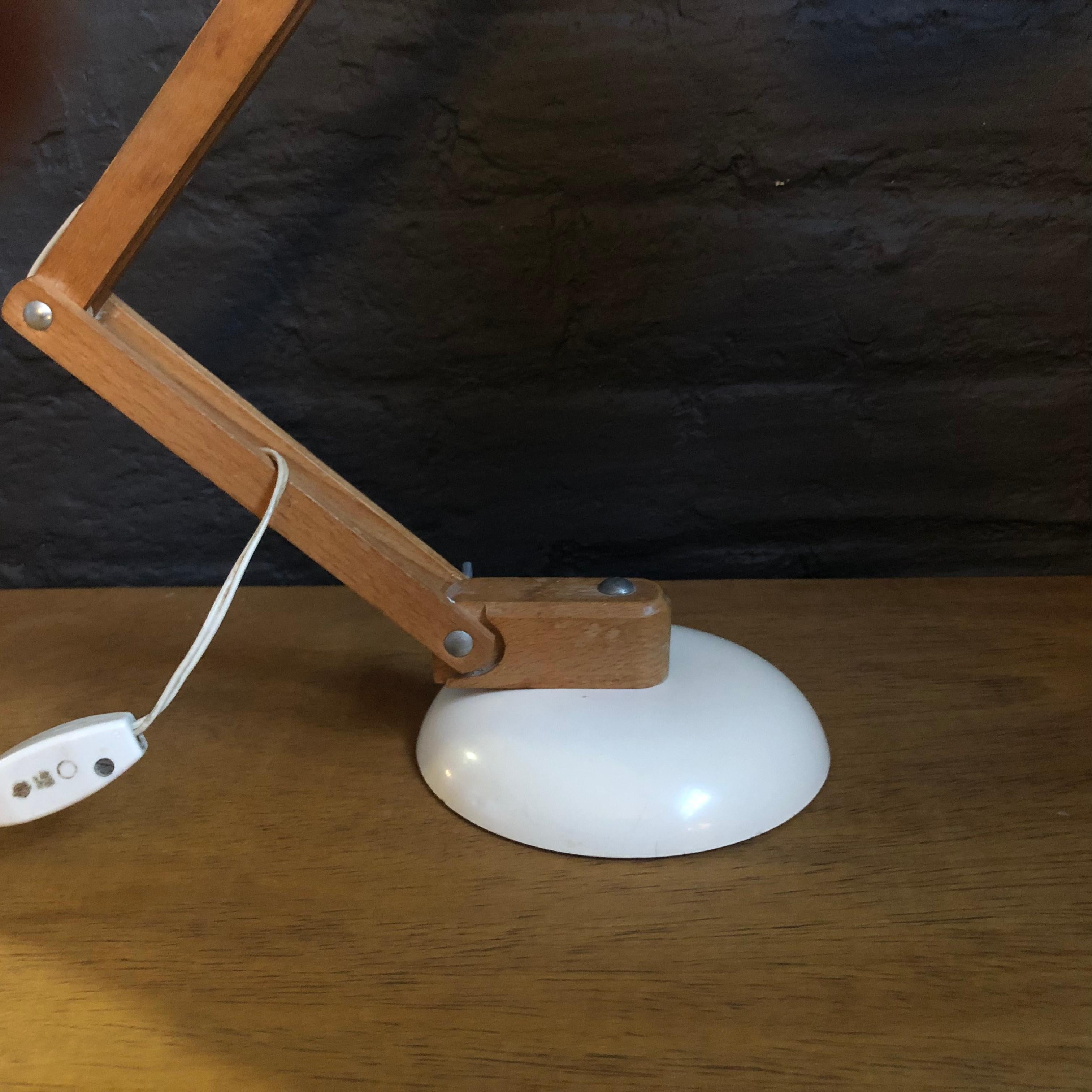 Vintage Maclamp desk/table lamp in white with much sought-after wooden arms.

Designed by Terence Conran for Habitat in the 1950s, this lamp is an icon of the 1950-1960s period.

In good vintage condition. Some scuffs and wear, commensurate with