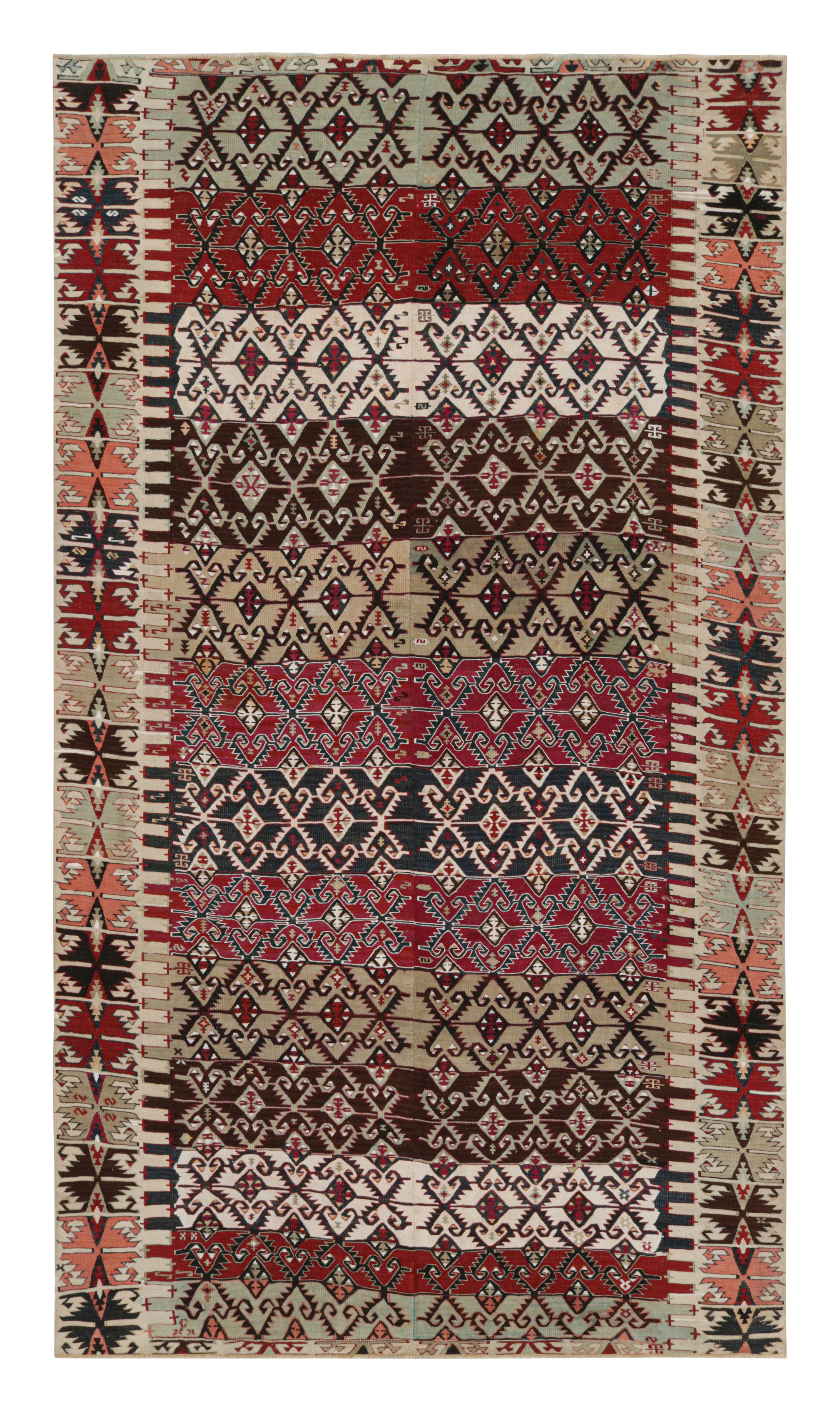 Tapis Kilim vintage Malatya géométrique en laine rouge bourgogne par Rug & Kilim, milieu du siècle dernier