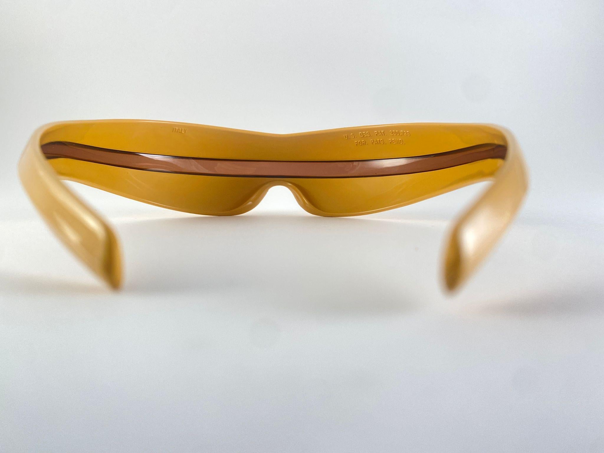 Gafas de sol con montura envolvente Vintage Midcentury Mask Made in Italy en venta 1