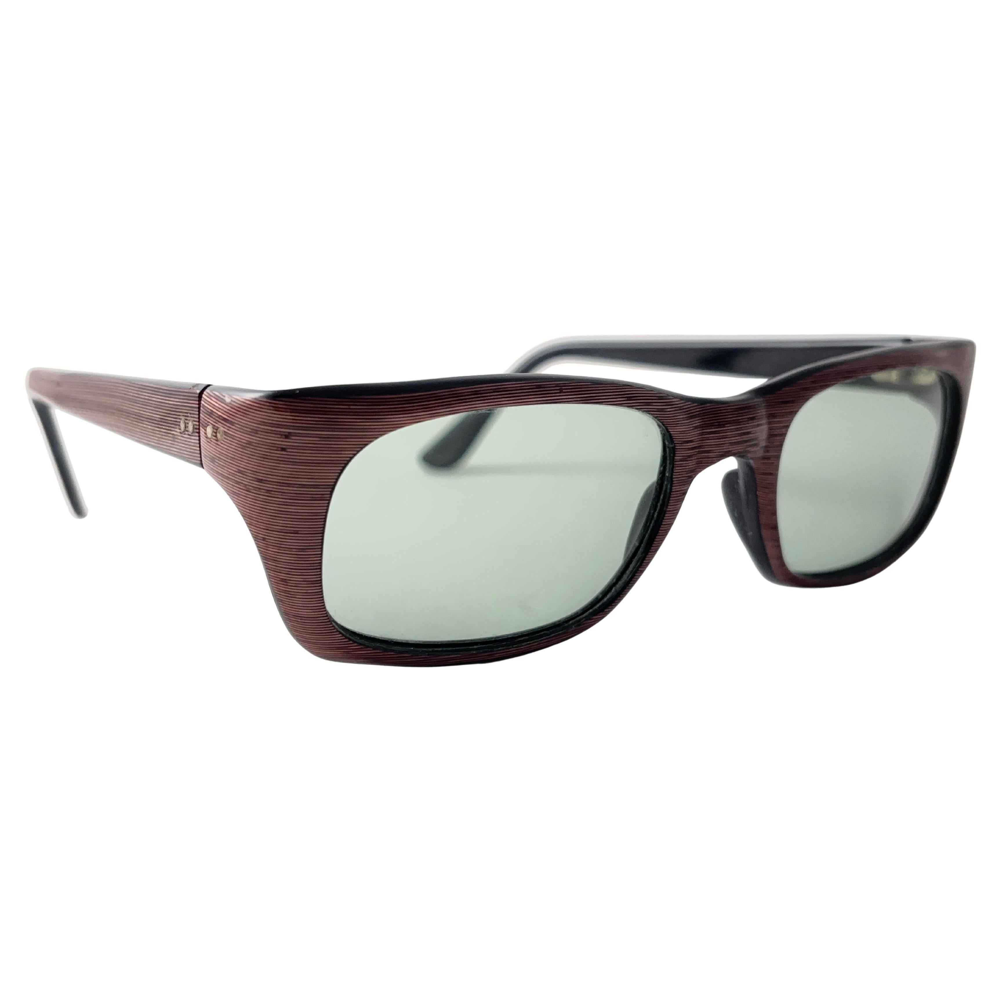 Vintage Midecentury Metallic Stripes Sunglasses 1970'S Made In France


This Item Show Sign Of Wear On Both Lenses And Frame Due To Storage.



Front : 14 Cms

Lens Height : 3.8 Cms

Lens Width : 5.3 Cms 

Temples : 13 Cms








