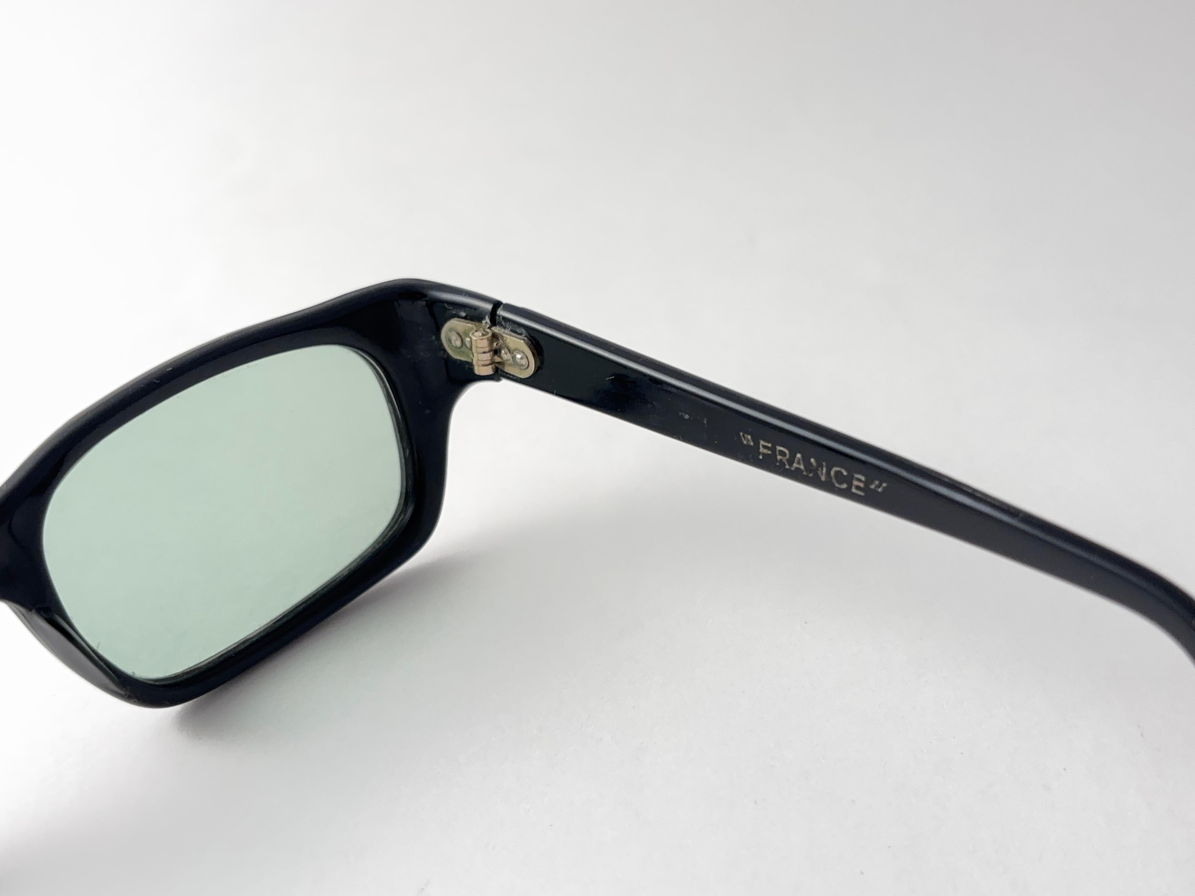 Vintage Midcentury Metallic Stripes Sunglasses 1960'S Made in France In Excellent Condition For Sale In Baleares, Baleares