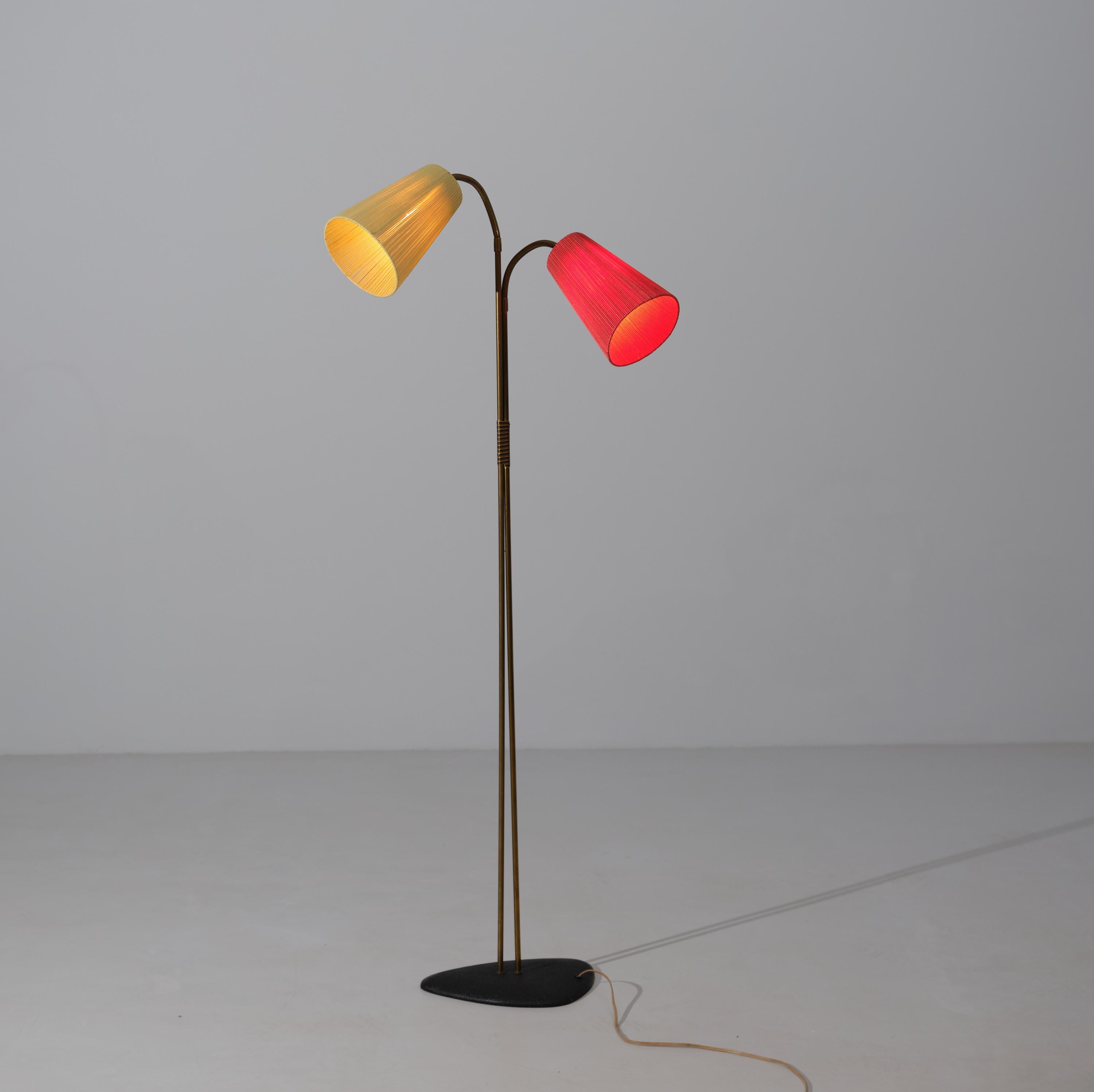 Vintage Mid-Century Modern Floor Lamp: Dual-Light Stand with Colored Diffusers In Good Condition For Sale In Rome, IT