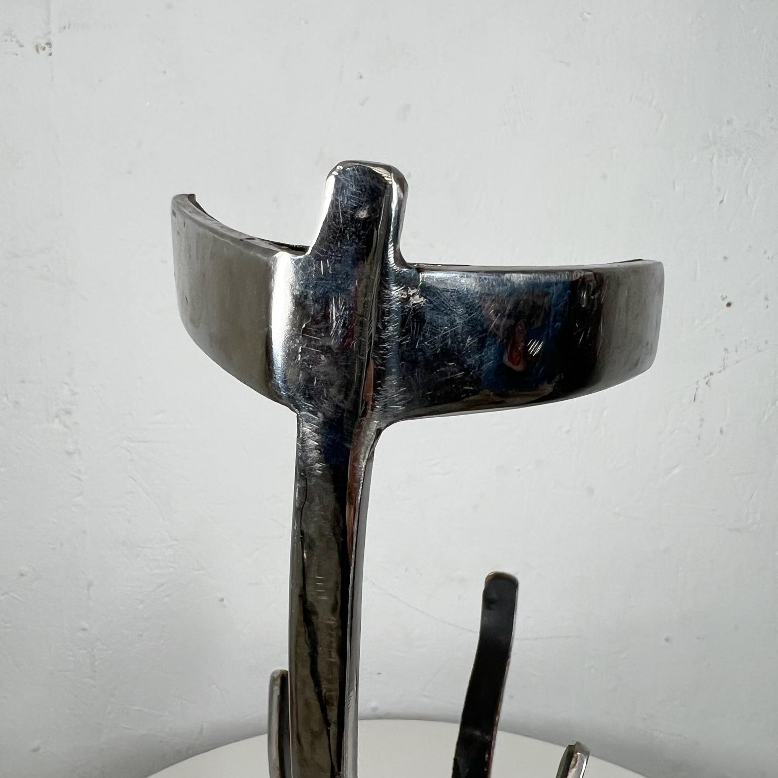 Atril cromado para saxofón de los años 70 en venta 2