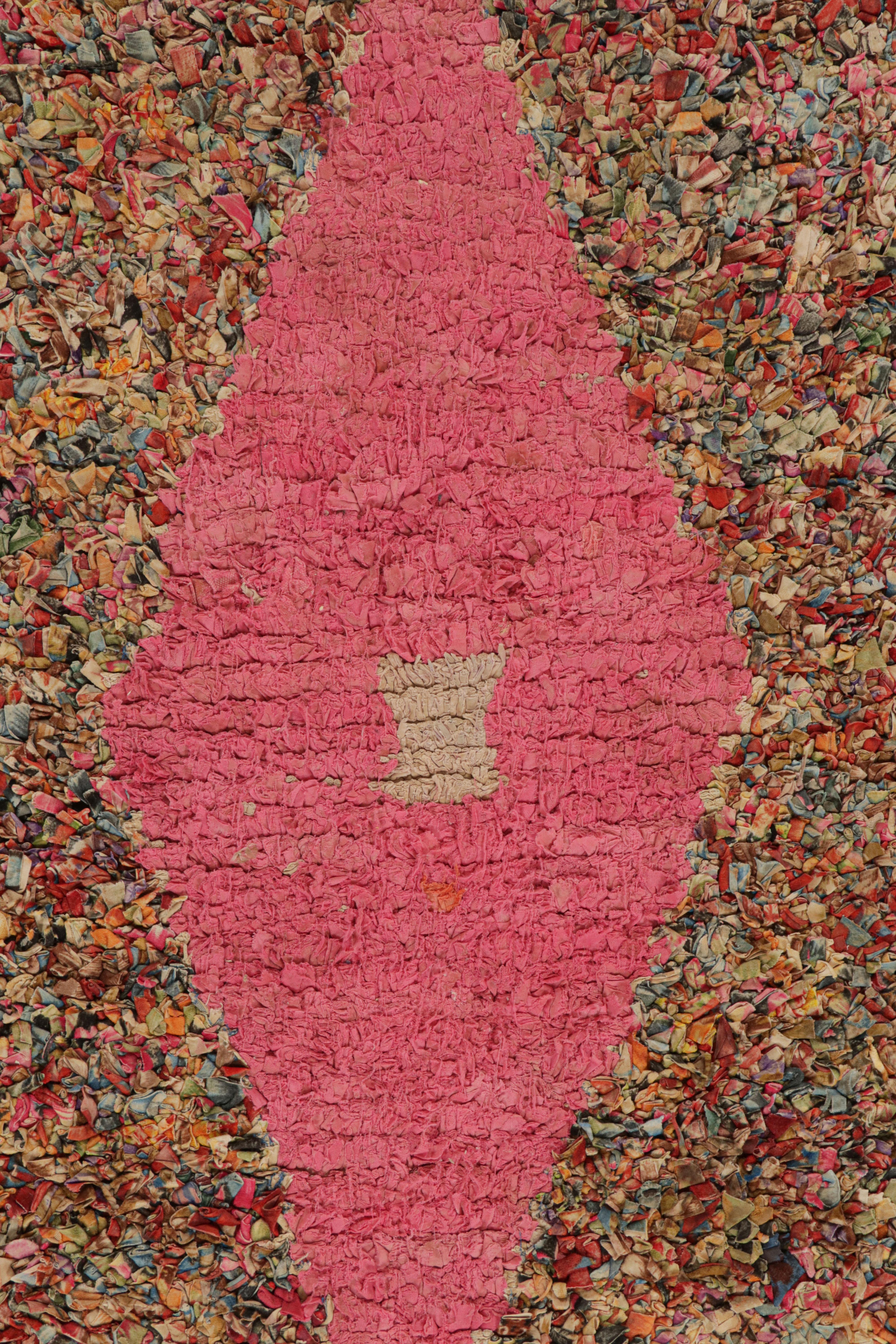 Tappeto vintage di metà secolo in lana rosa e beige di transizione marocchino berbero In condizioni buone in vendita a Long Island City, NY
