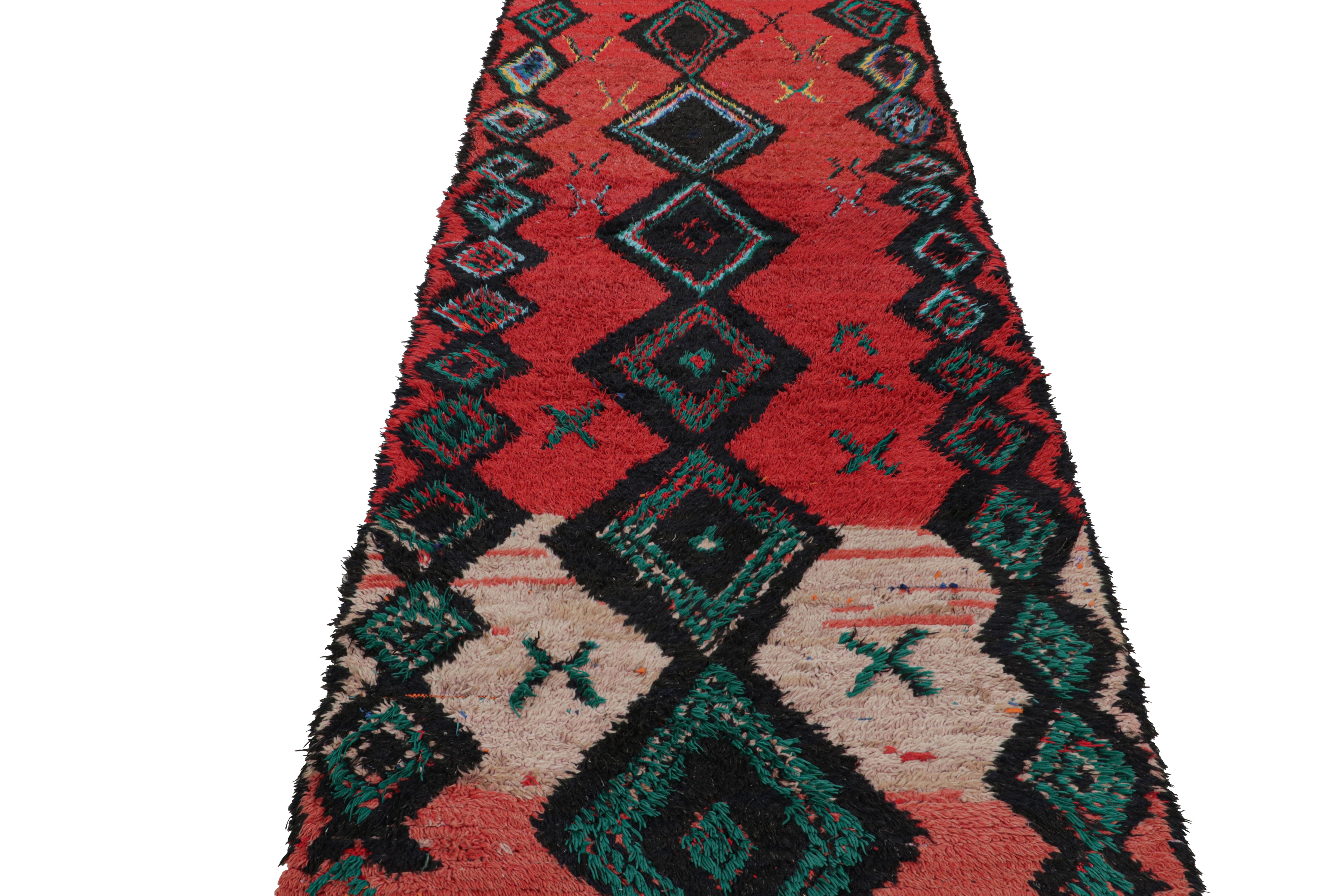 Mid-Century moderno Tappeto vintage di metà secolo in lana rossa e nera di transizione marocchina in vendita