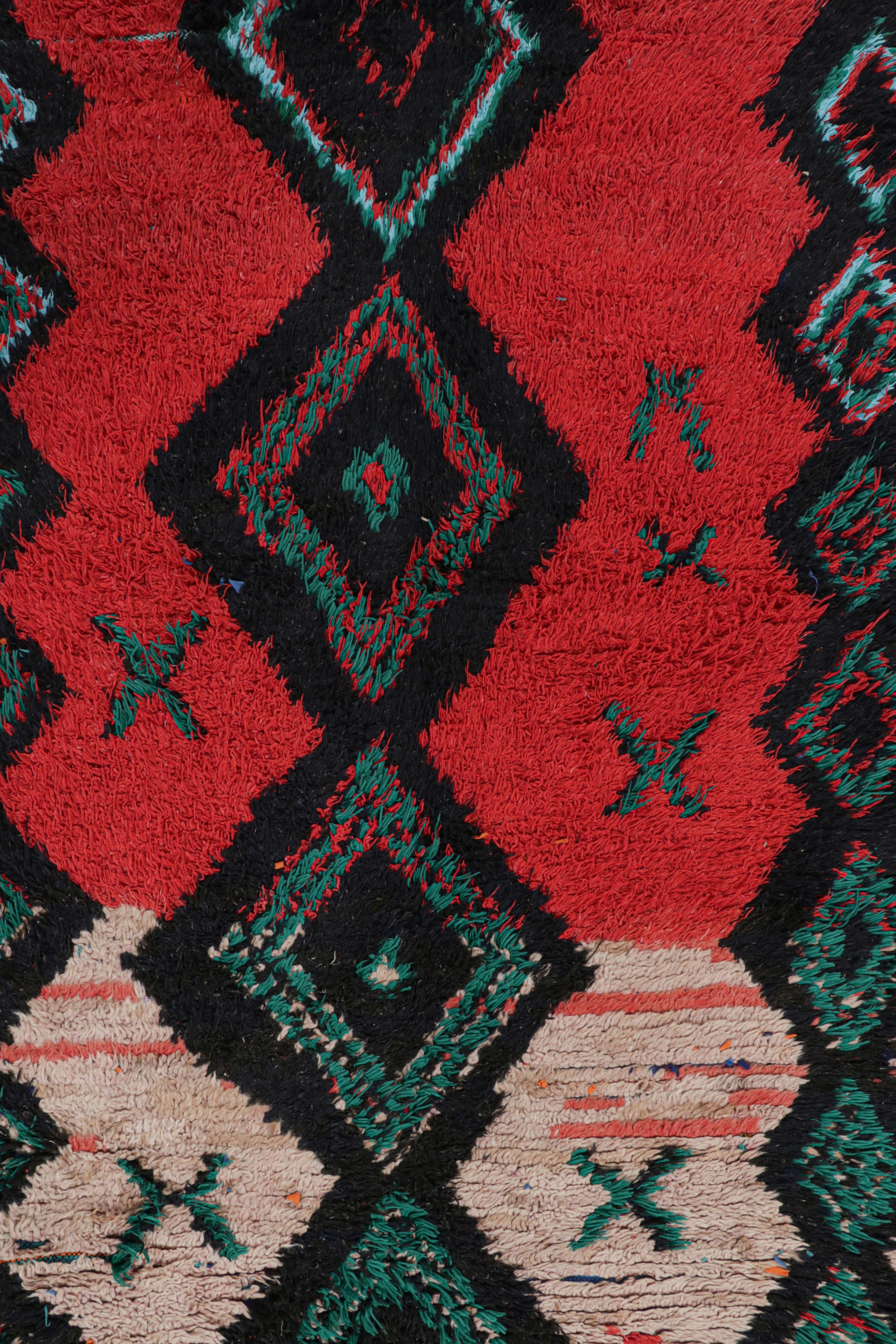 Annodato a mano Tappeto vintage di metà secolo in lana rossa e nera di transizione marocchina in vendita